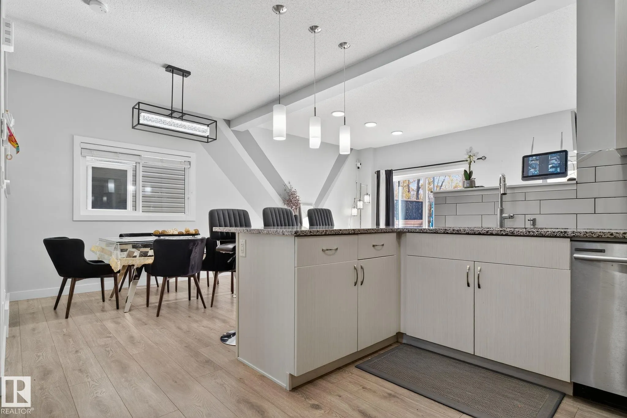 267 39 ave