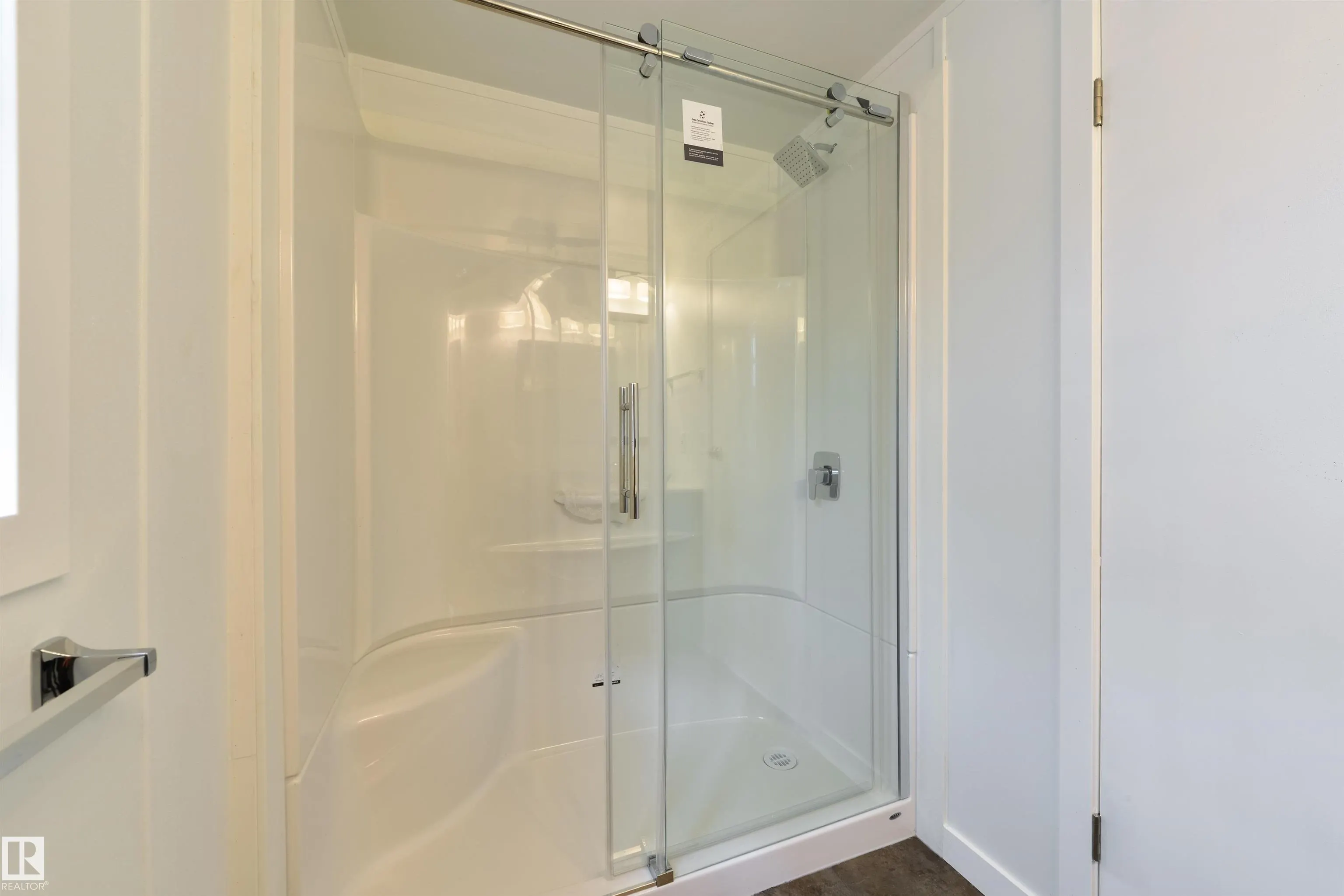 2809 Lakeside Cres