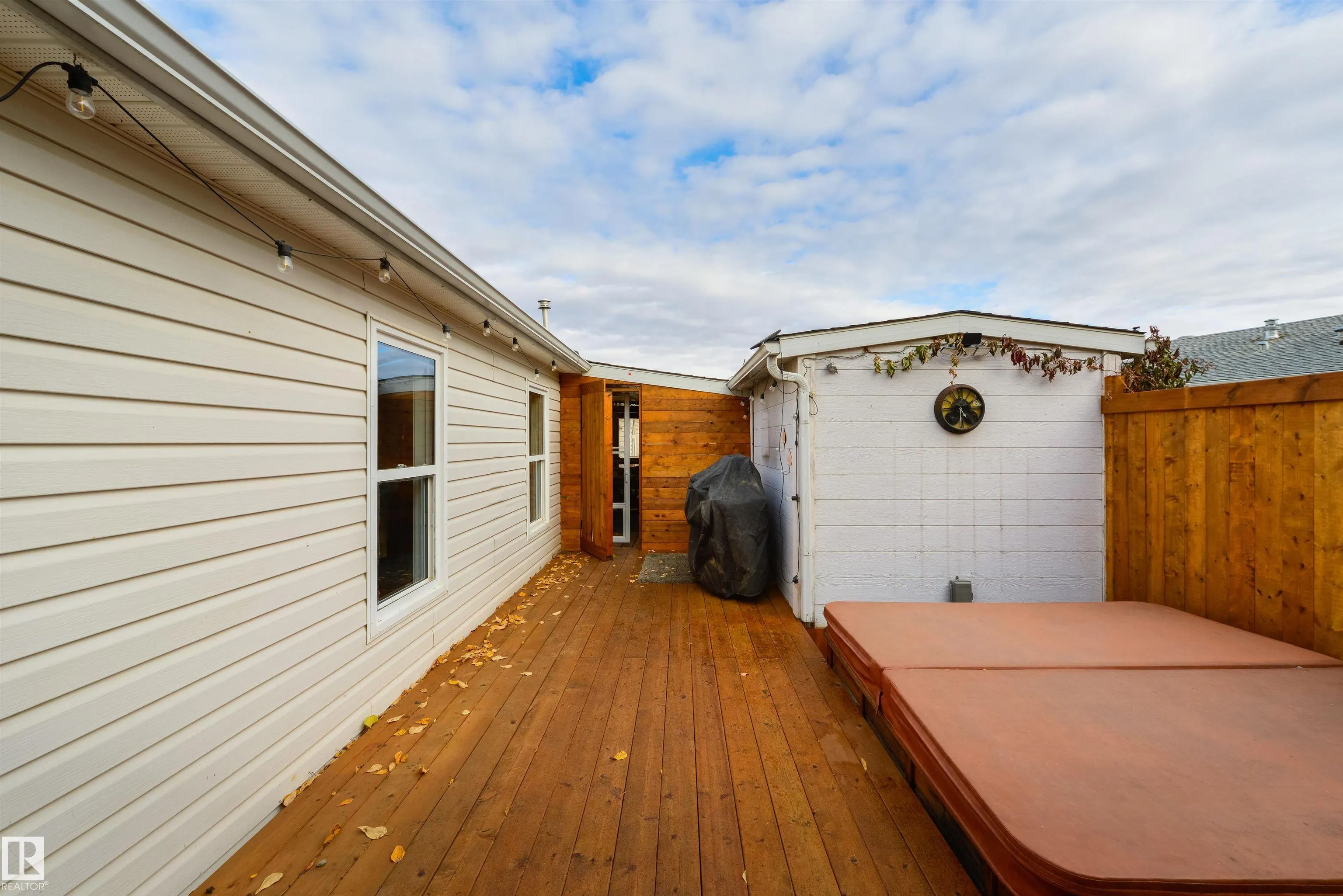 2809 Lakeside Cres
