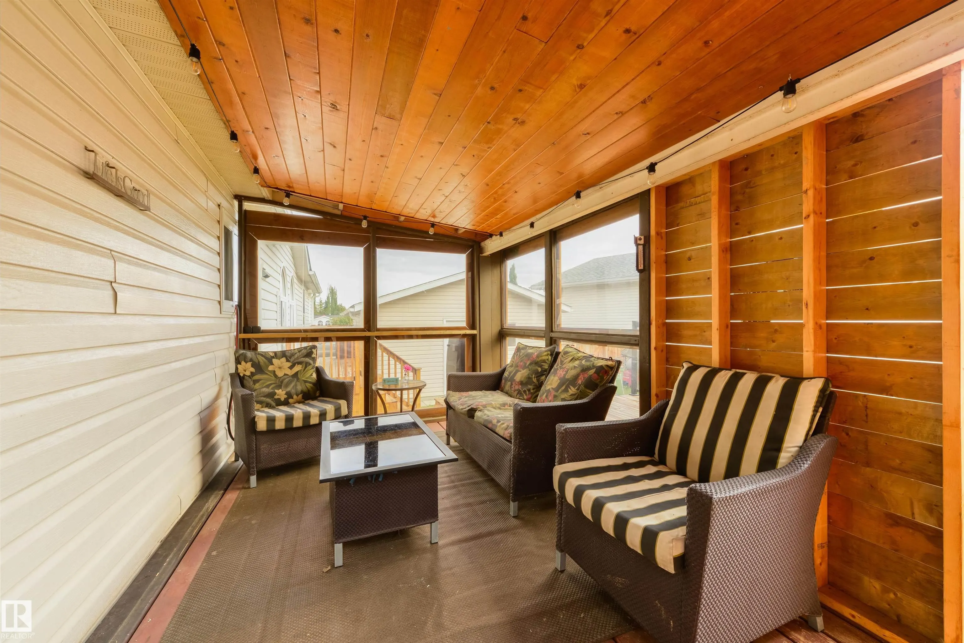 2809 Lakeside Cres