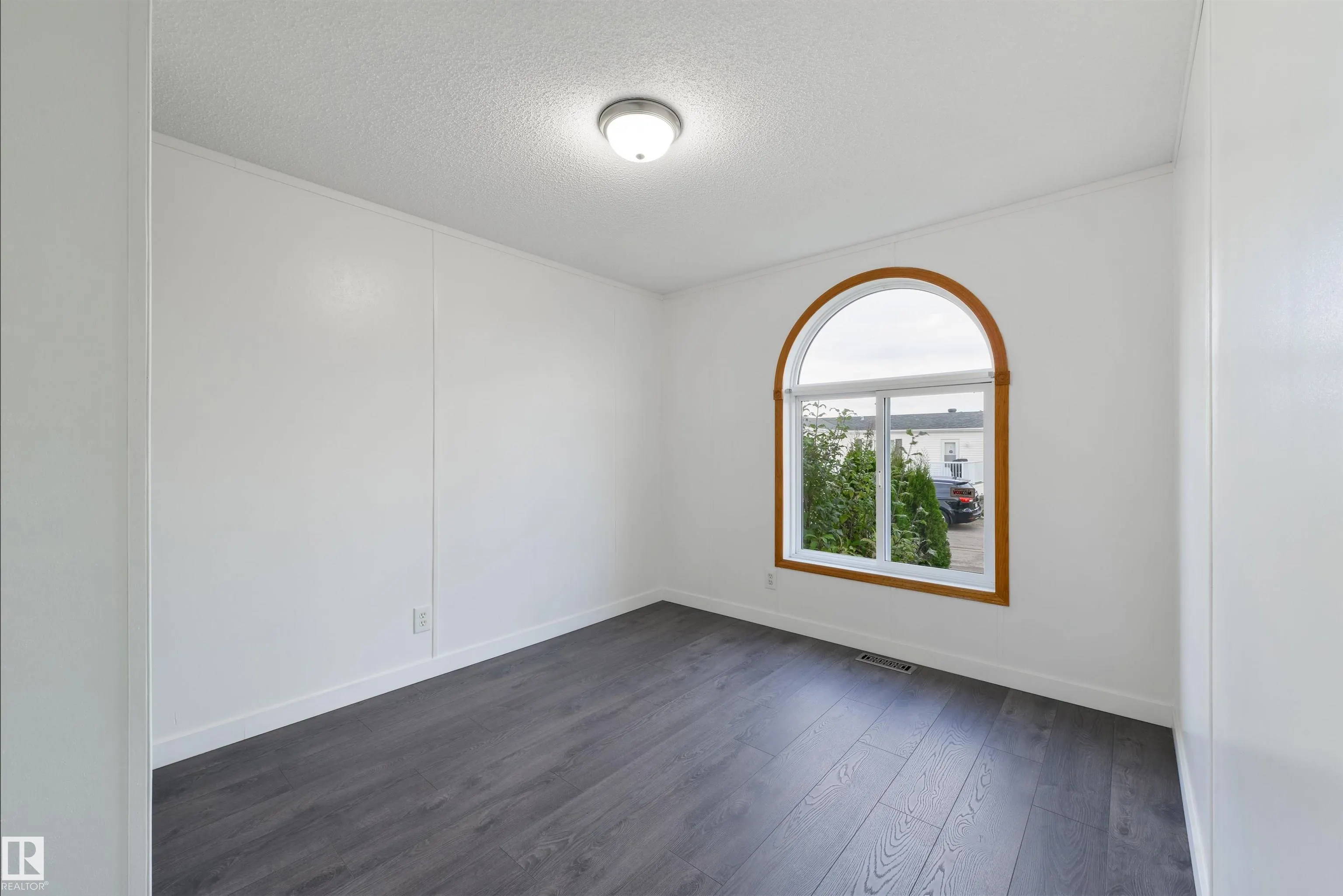 2809 Lakeside Cres