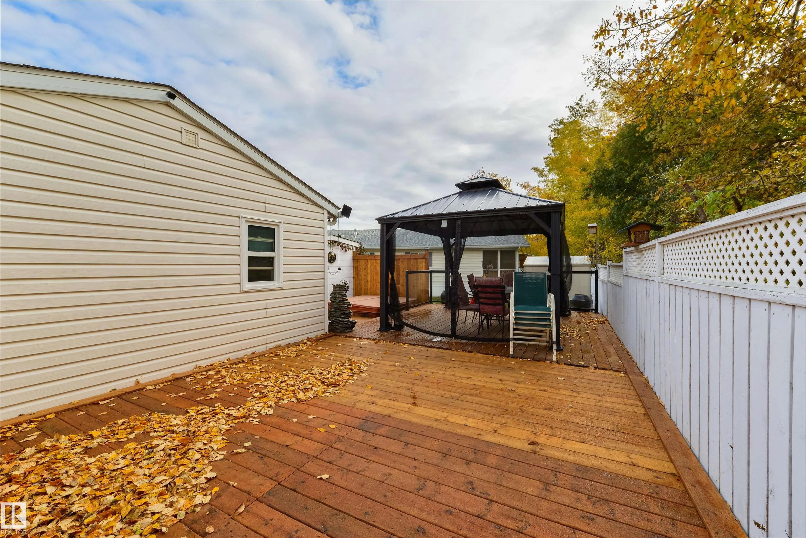 2809 Lakeside Cres