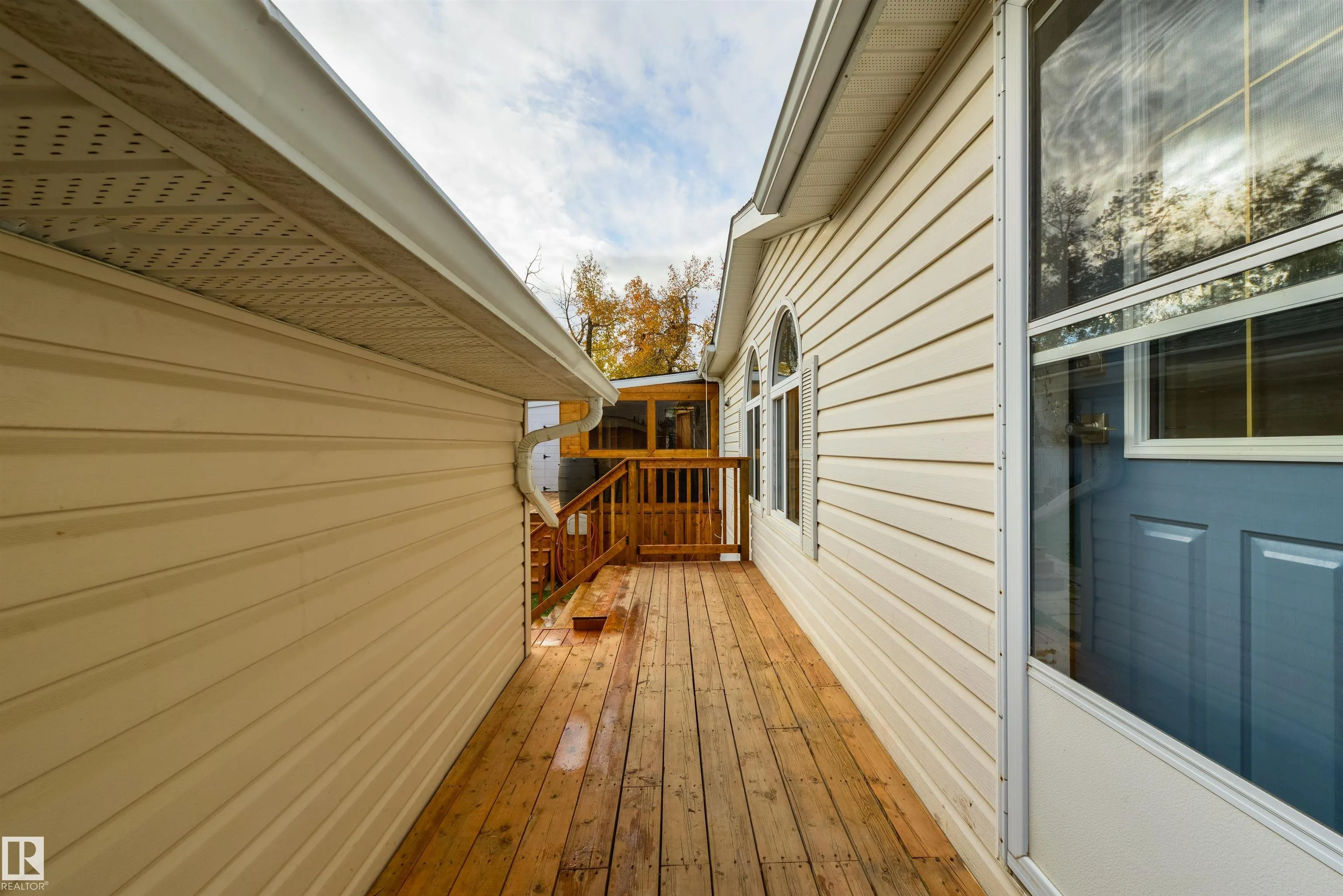 2809 Lakeside Cres