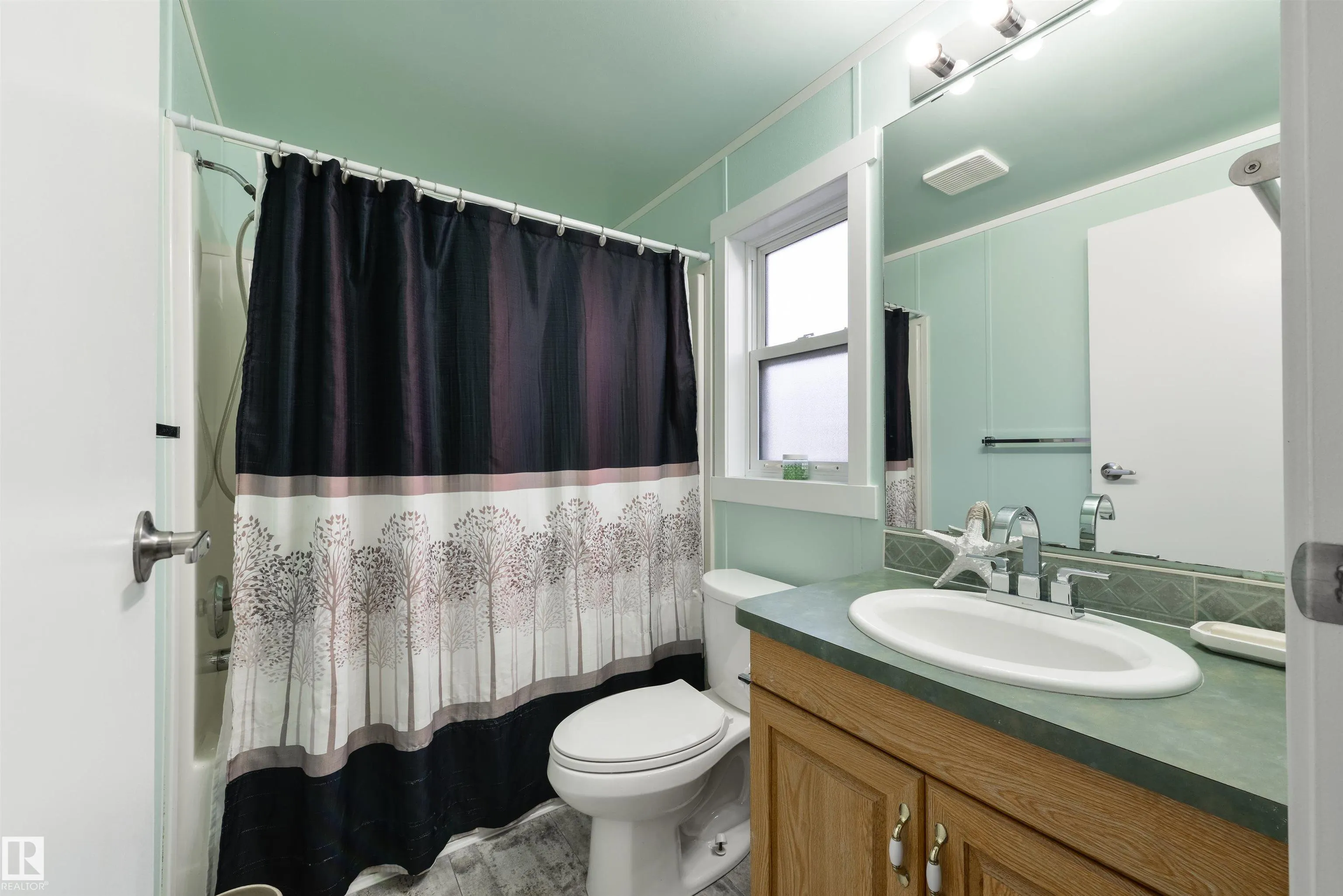 2809 Lakeside Cres