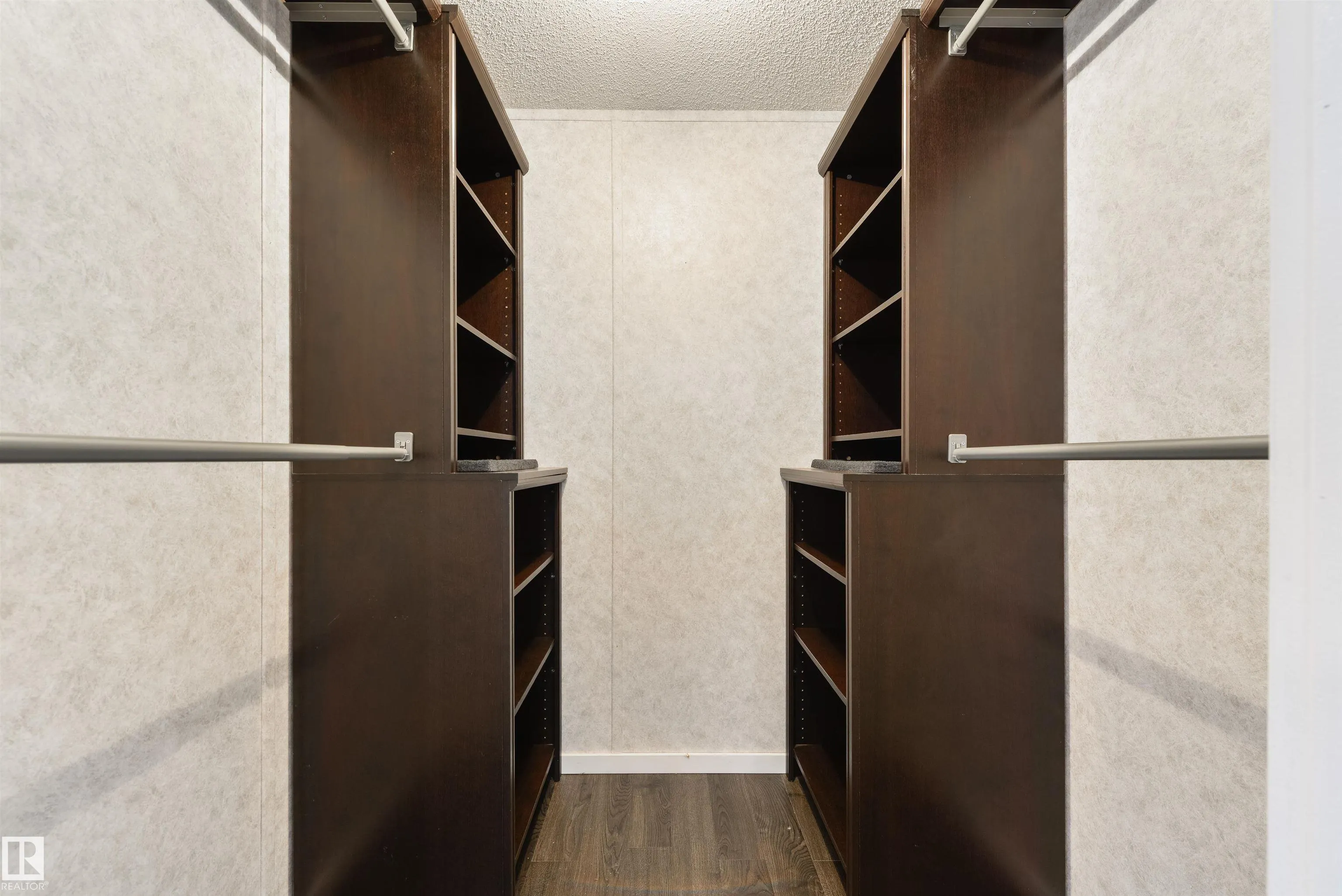 2809 Lakeside Cres