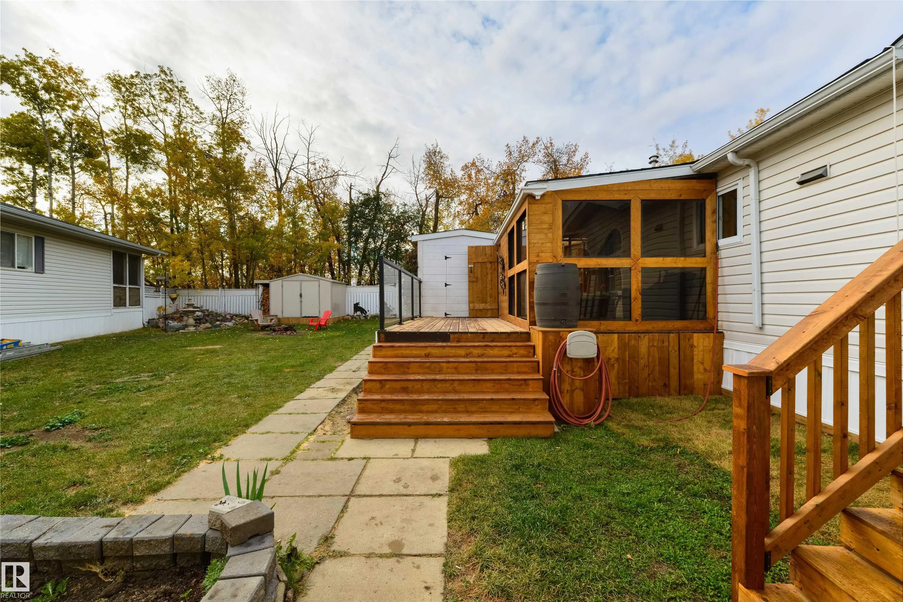 2809 Lakeside Cres