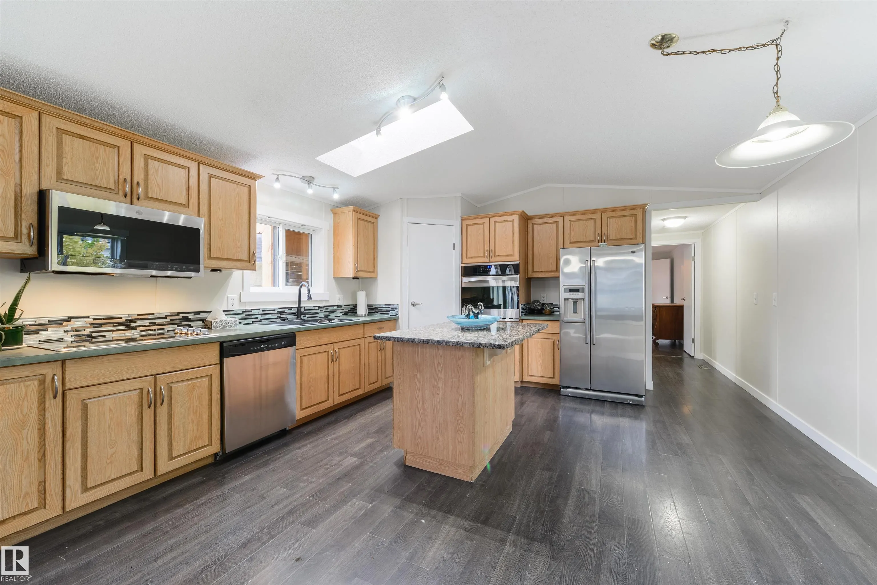 2809 Lakeside Cres