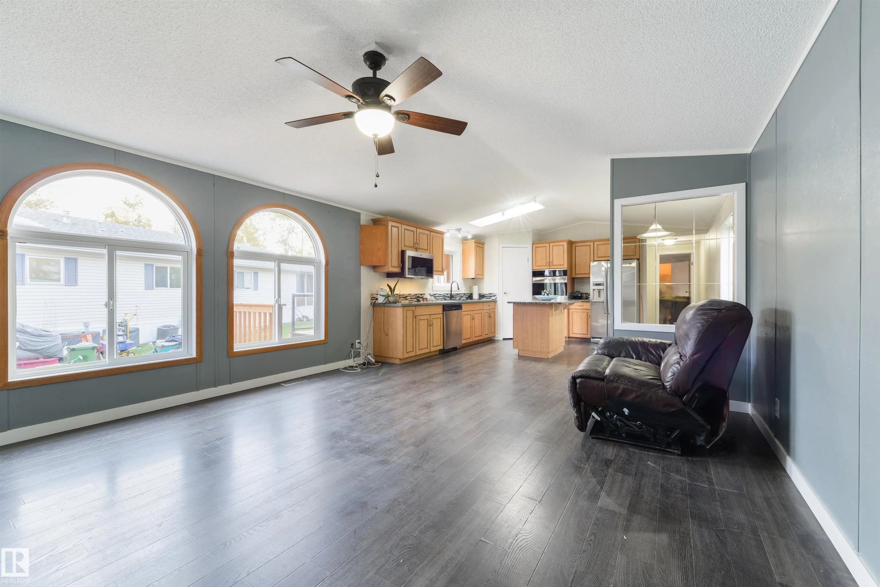 2809 Lakeside Cres