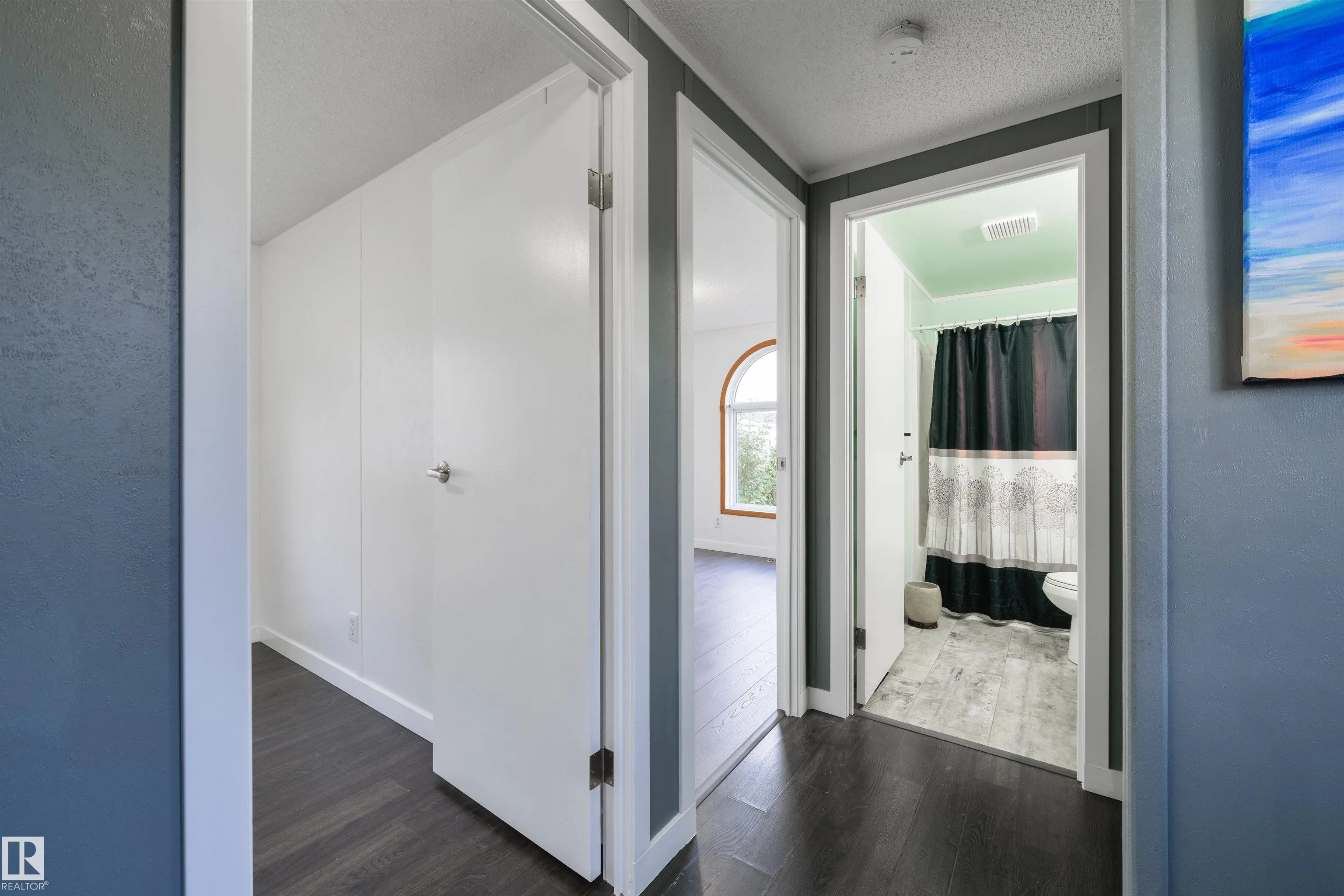 2809 Lakeside Cres