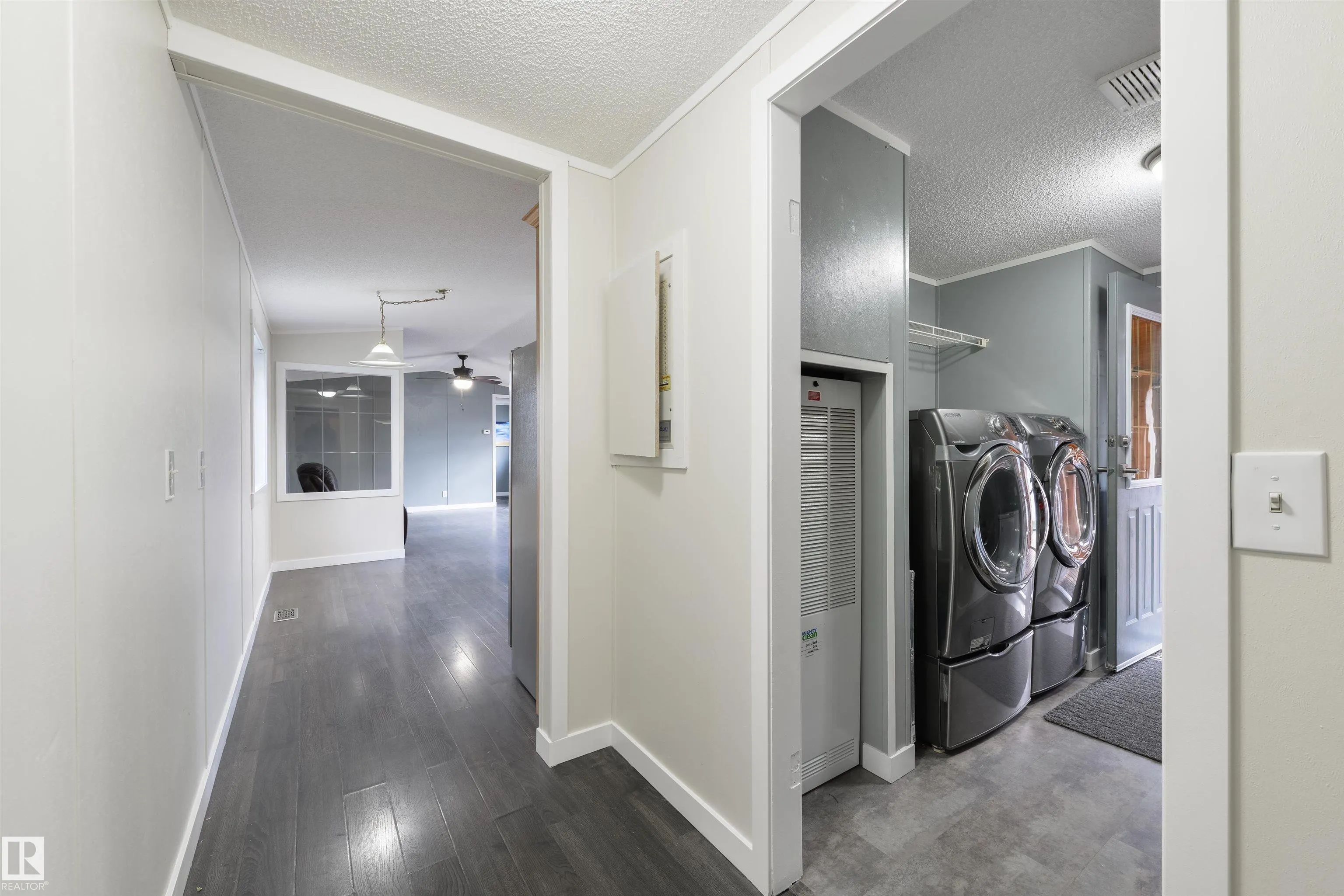 2809 Lakeside Cres