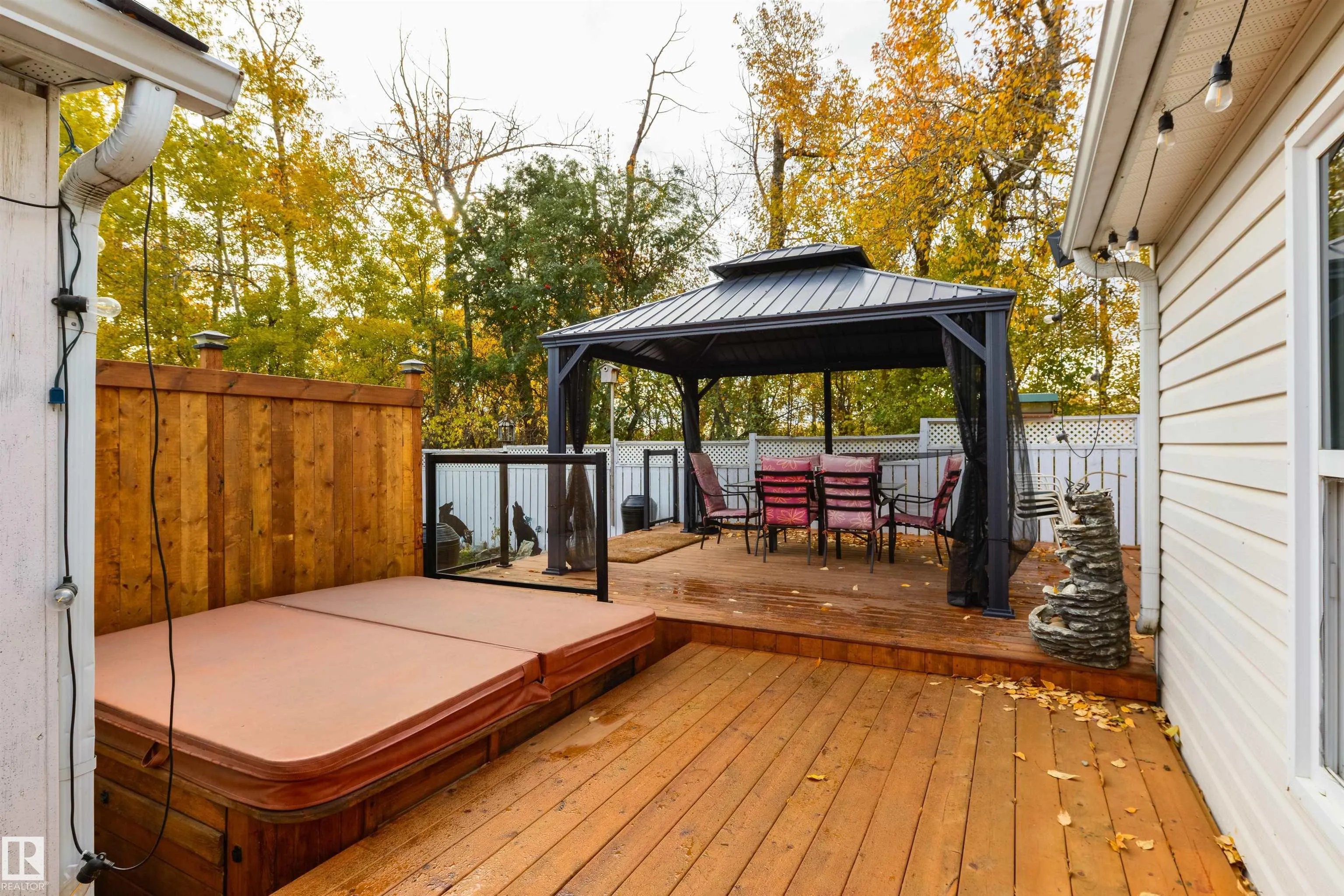 2809 Lakeside Cres