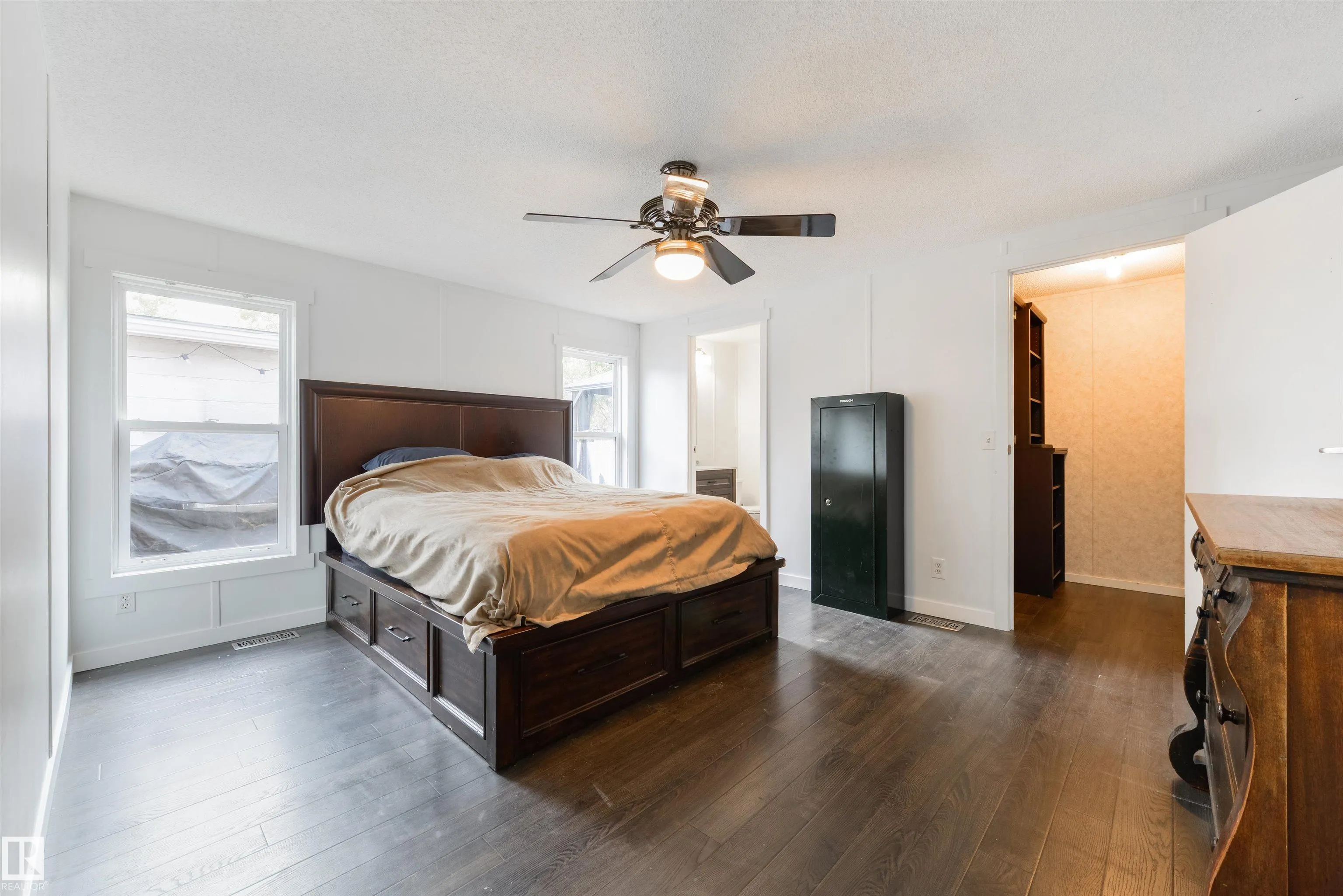 2809 Lakeside Cres