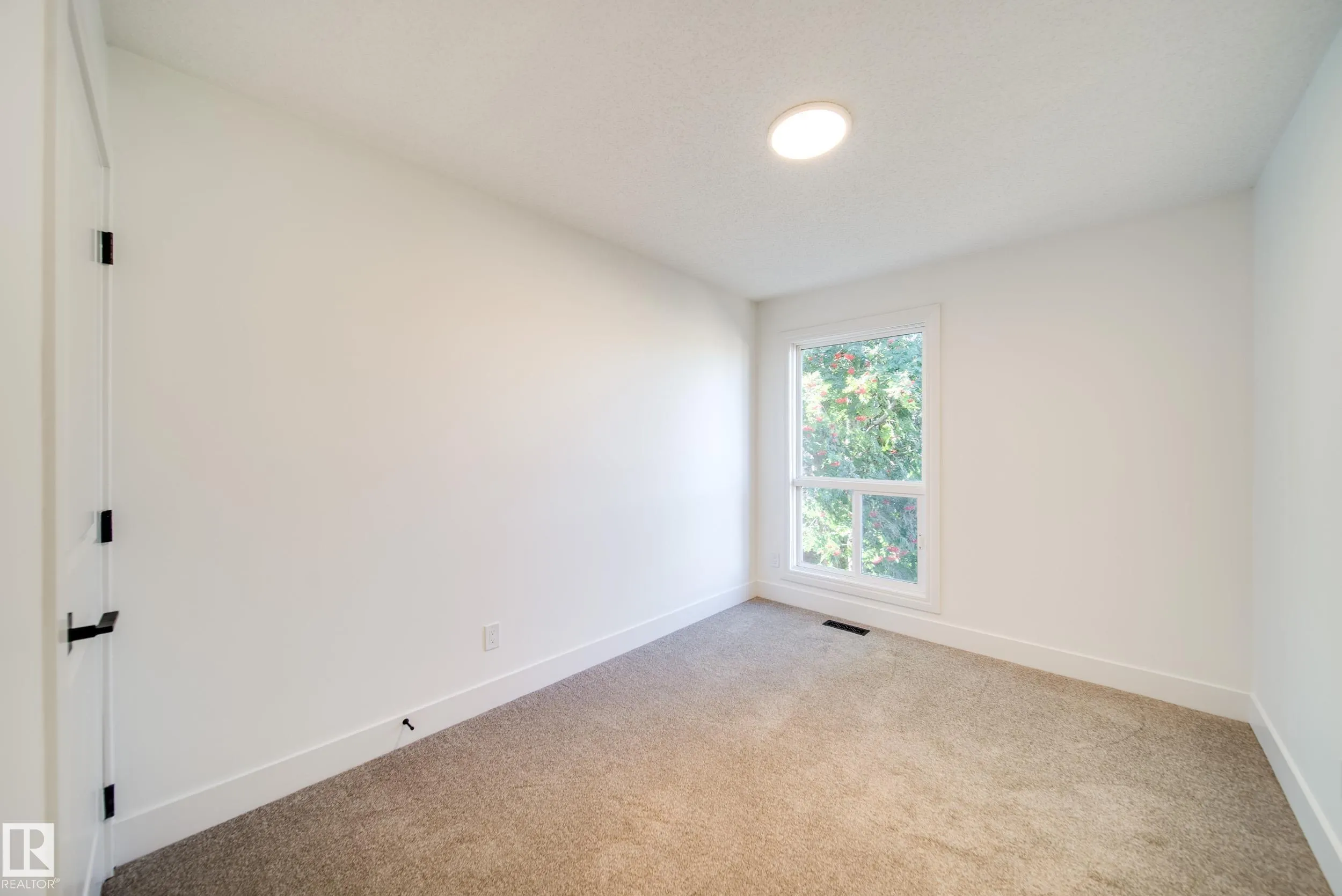191 GRANDIN Village