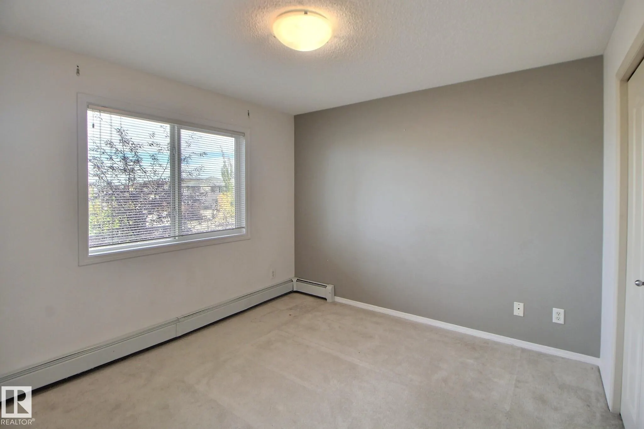 5951 165 Avenue