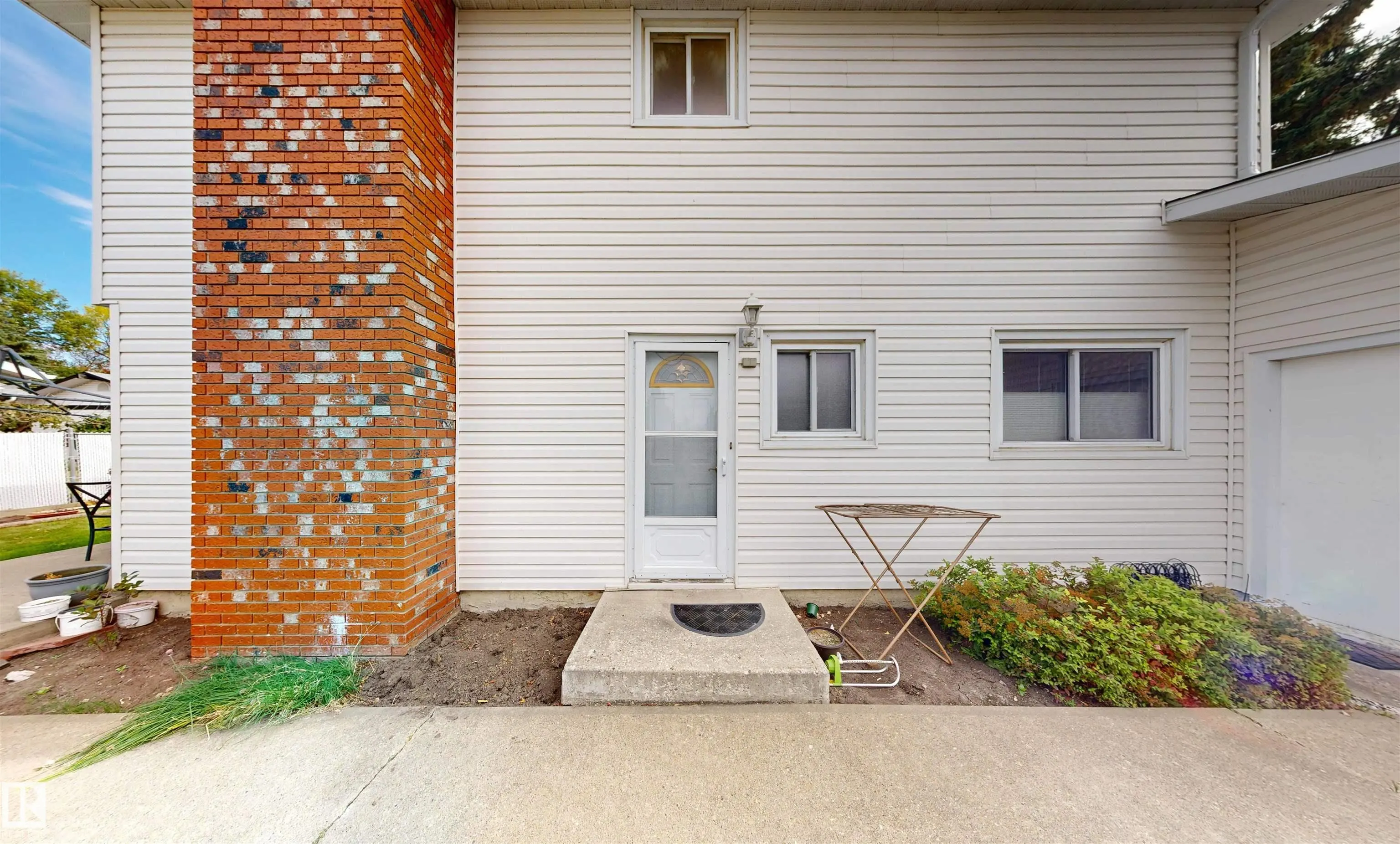16 Gatewood Avenue