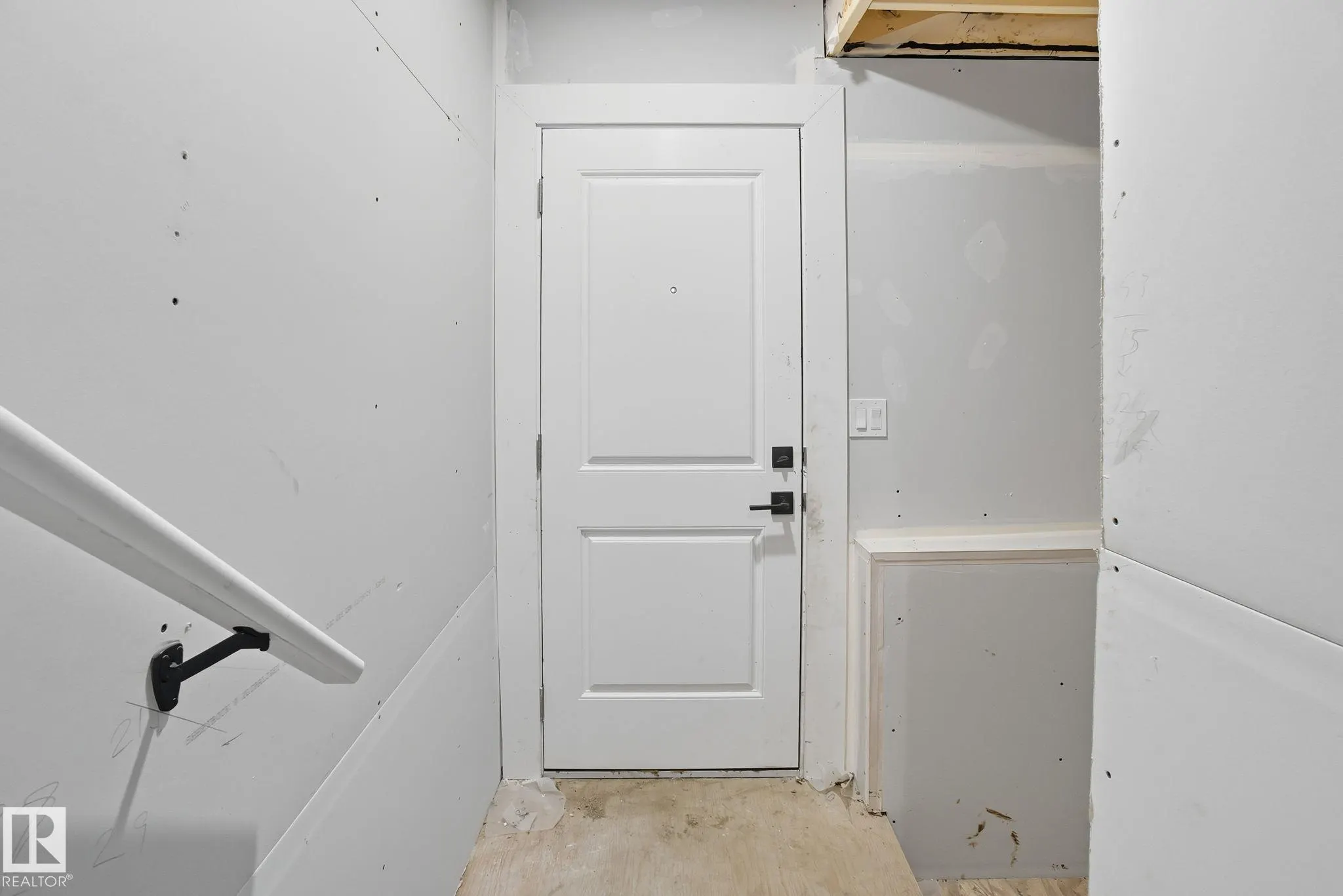 8105 GOURLAY Place