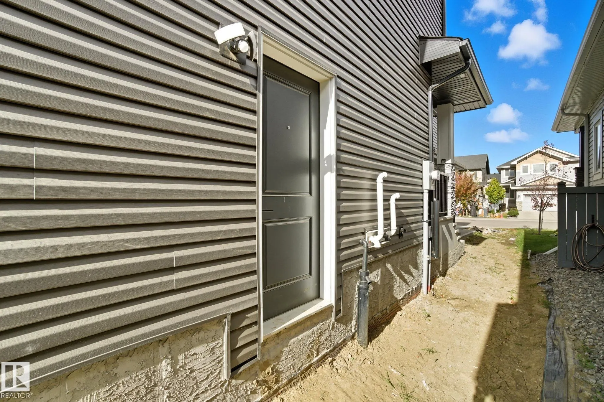 8105 GOURLAY Place