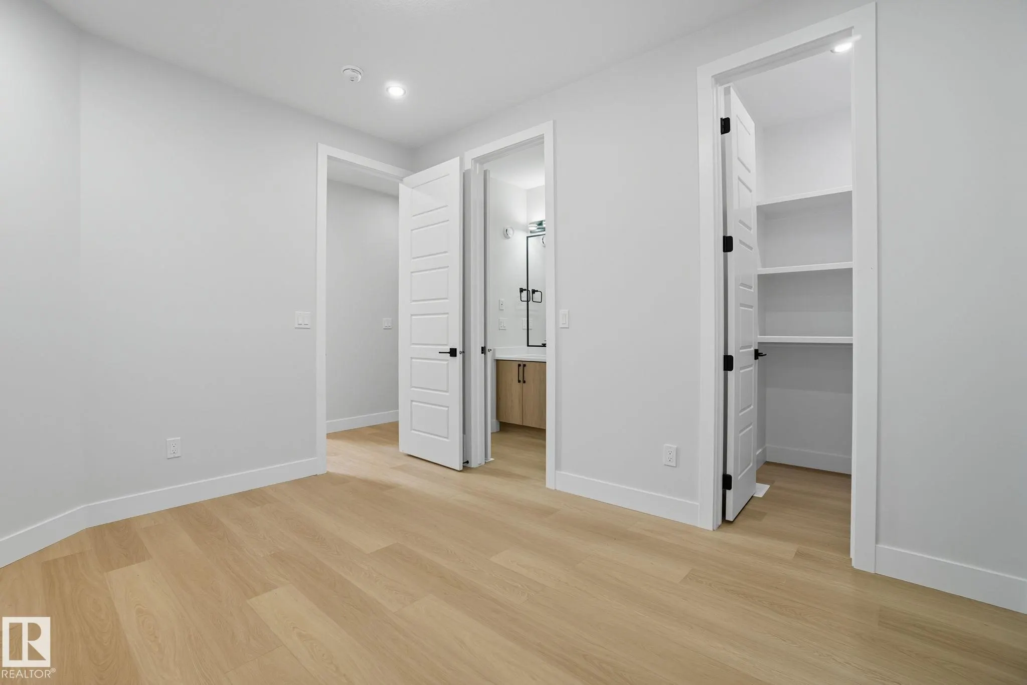 8105 GOURLAY Place