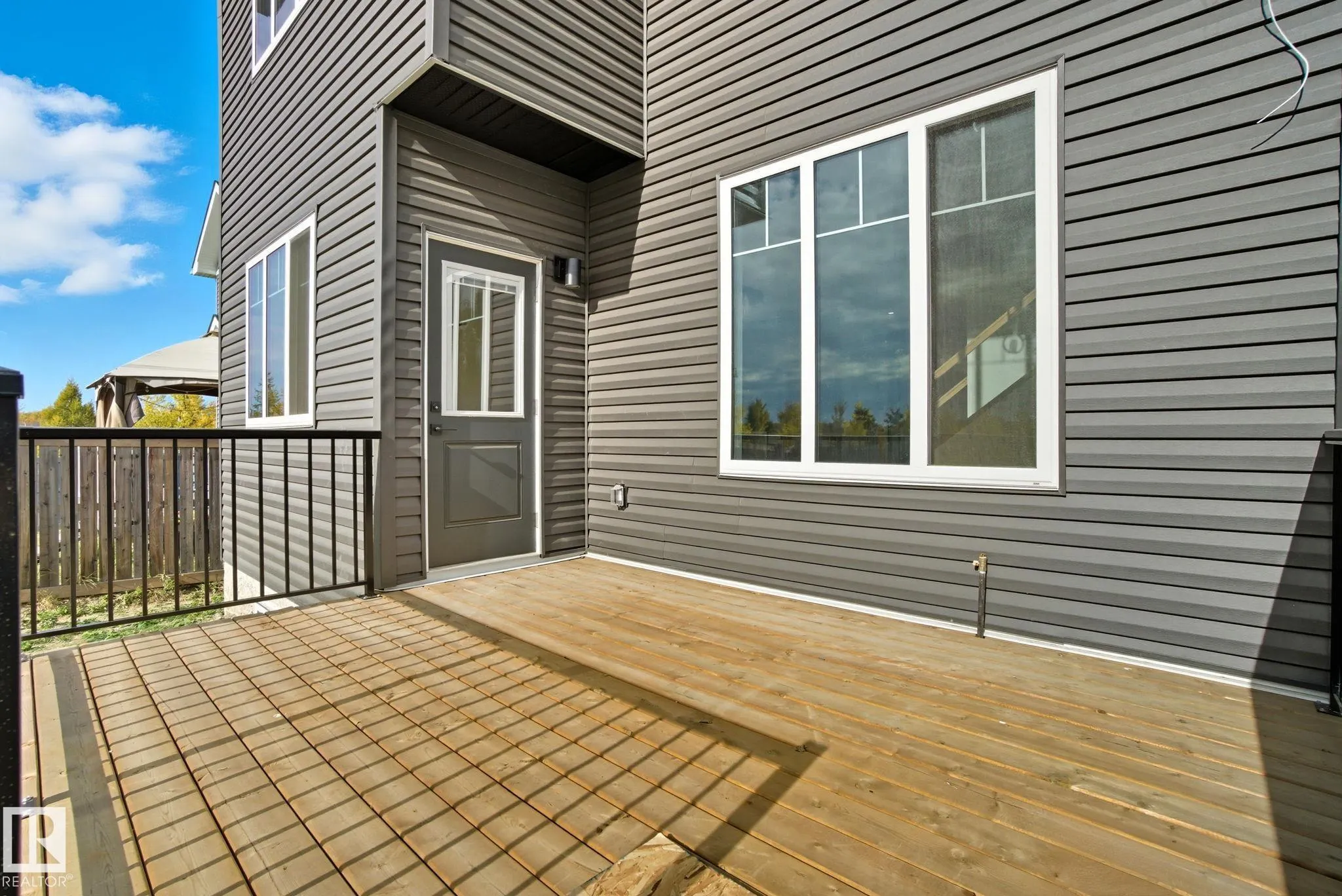8105 GOURLAY Place