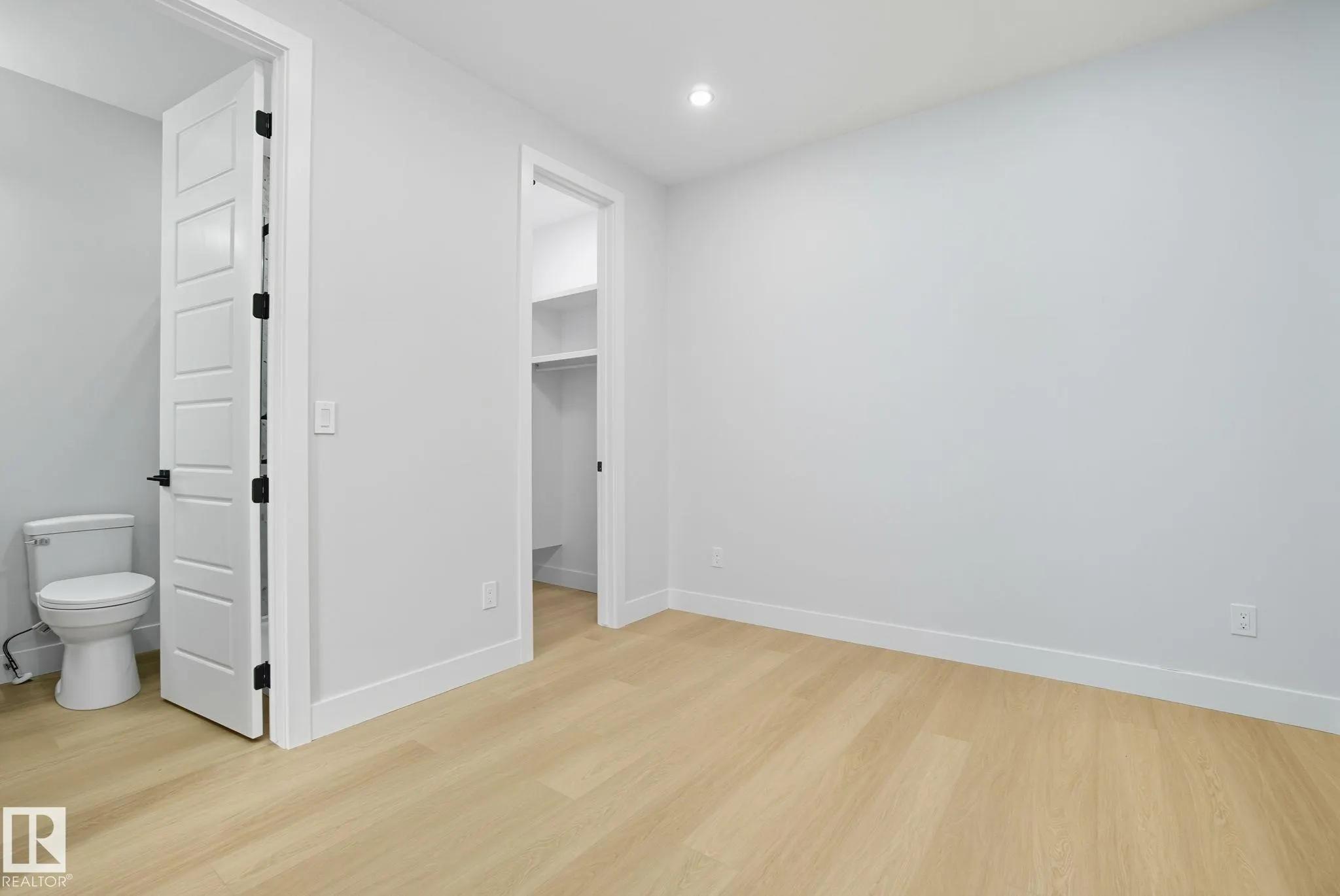 8105 GOURLAY Place