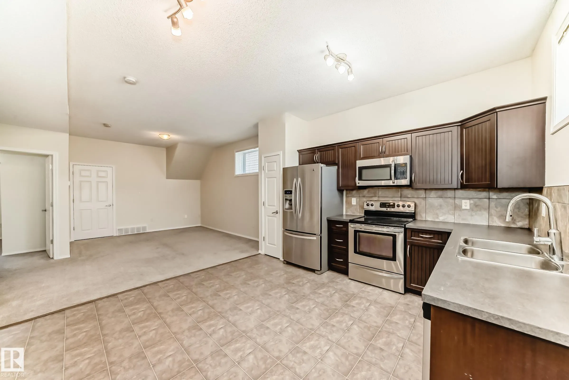 142 Selkirk Place