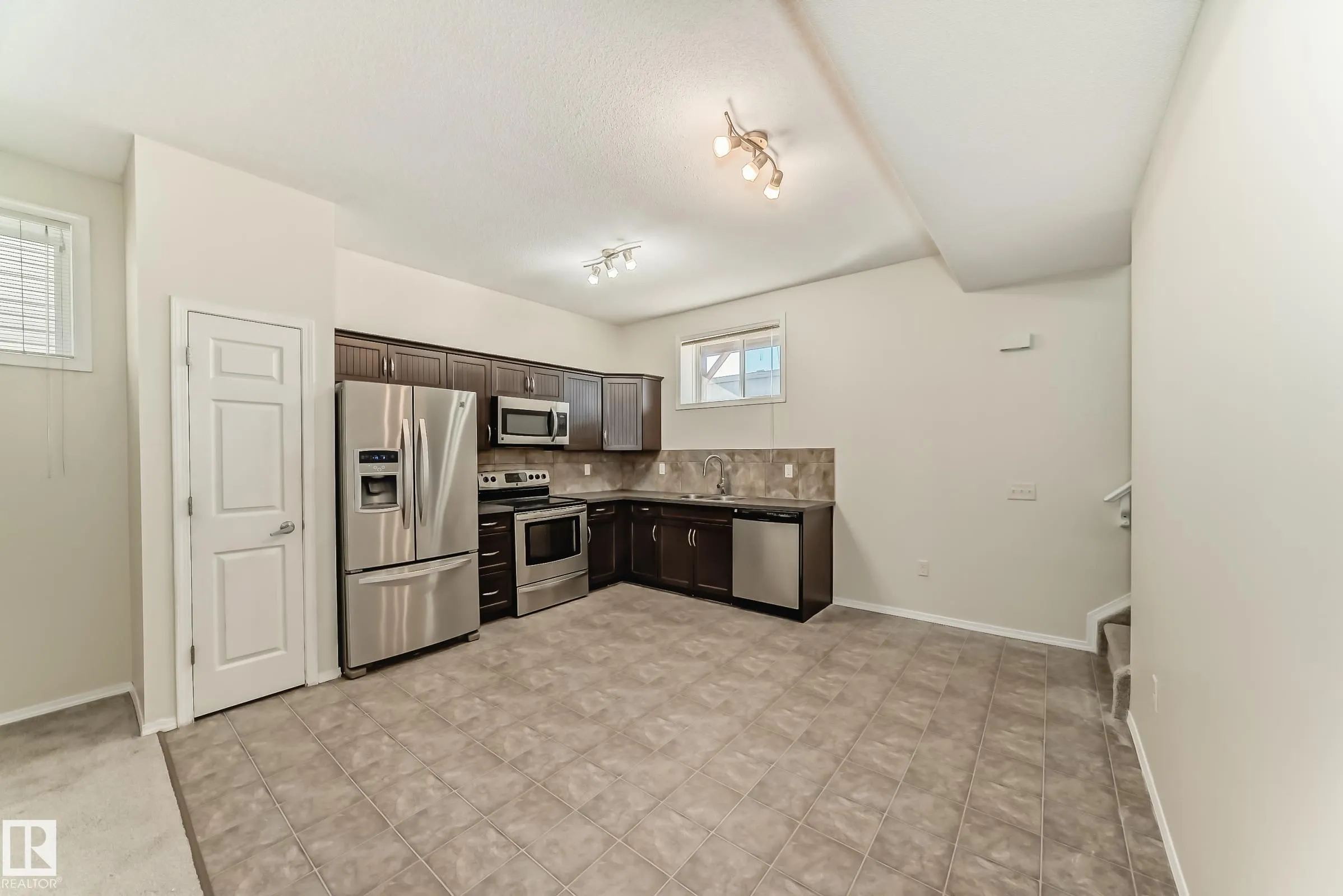 142 Selkirk Place