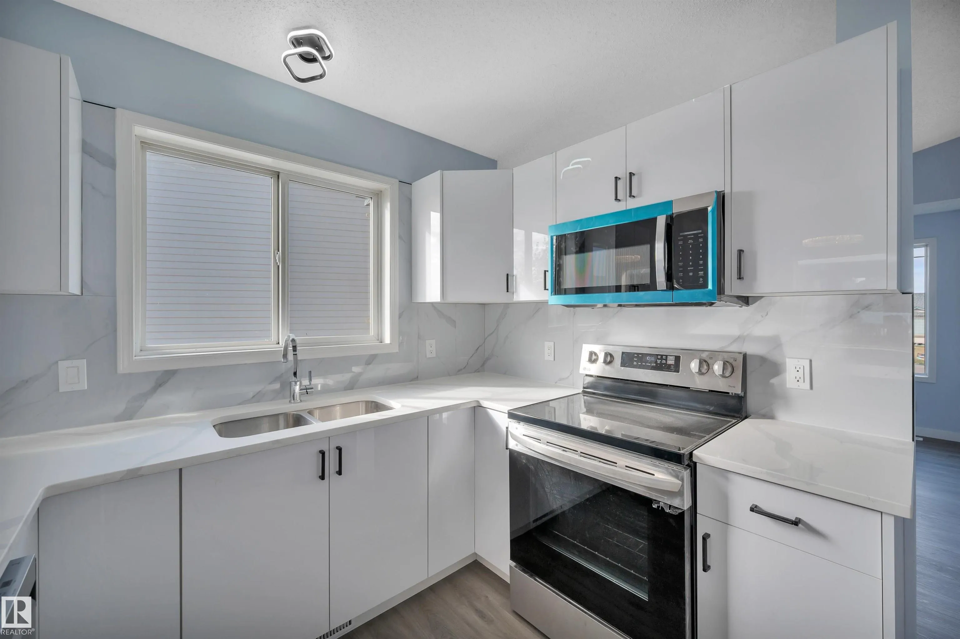 264 DUNVEGAN Road