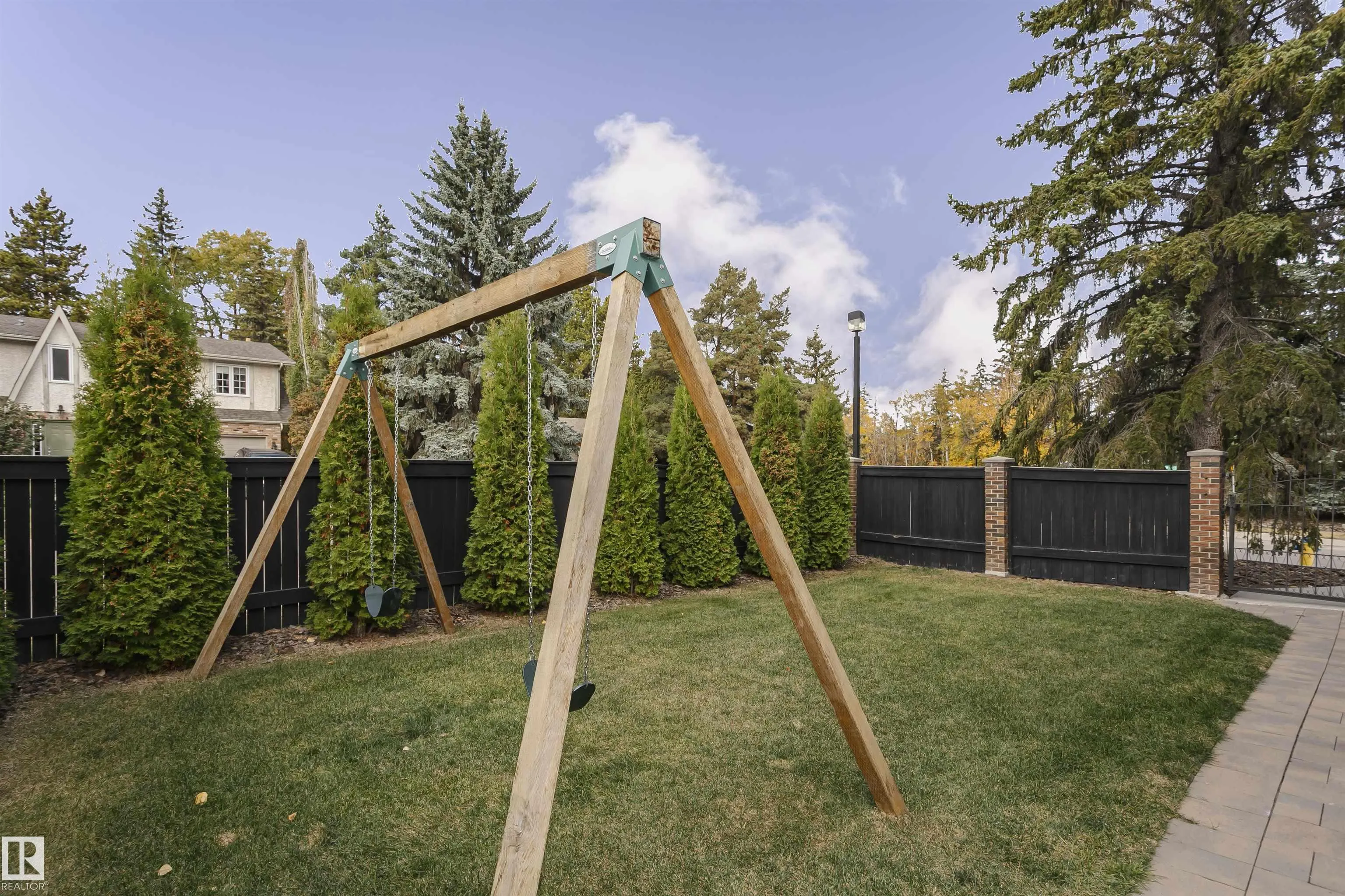 177 Wolf Willow Crescent