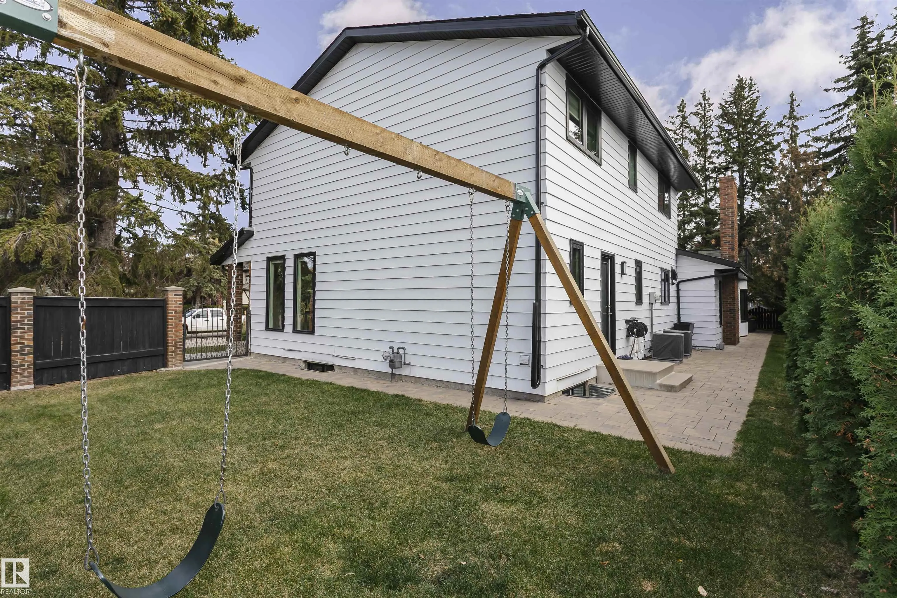 177 Wolf Willow Crescent