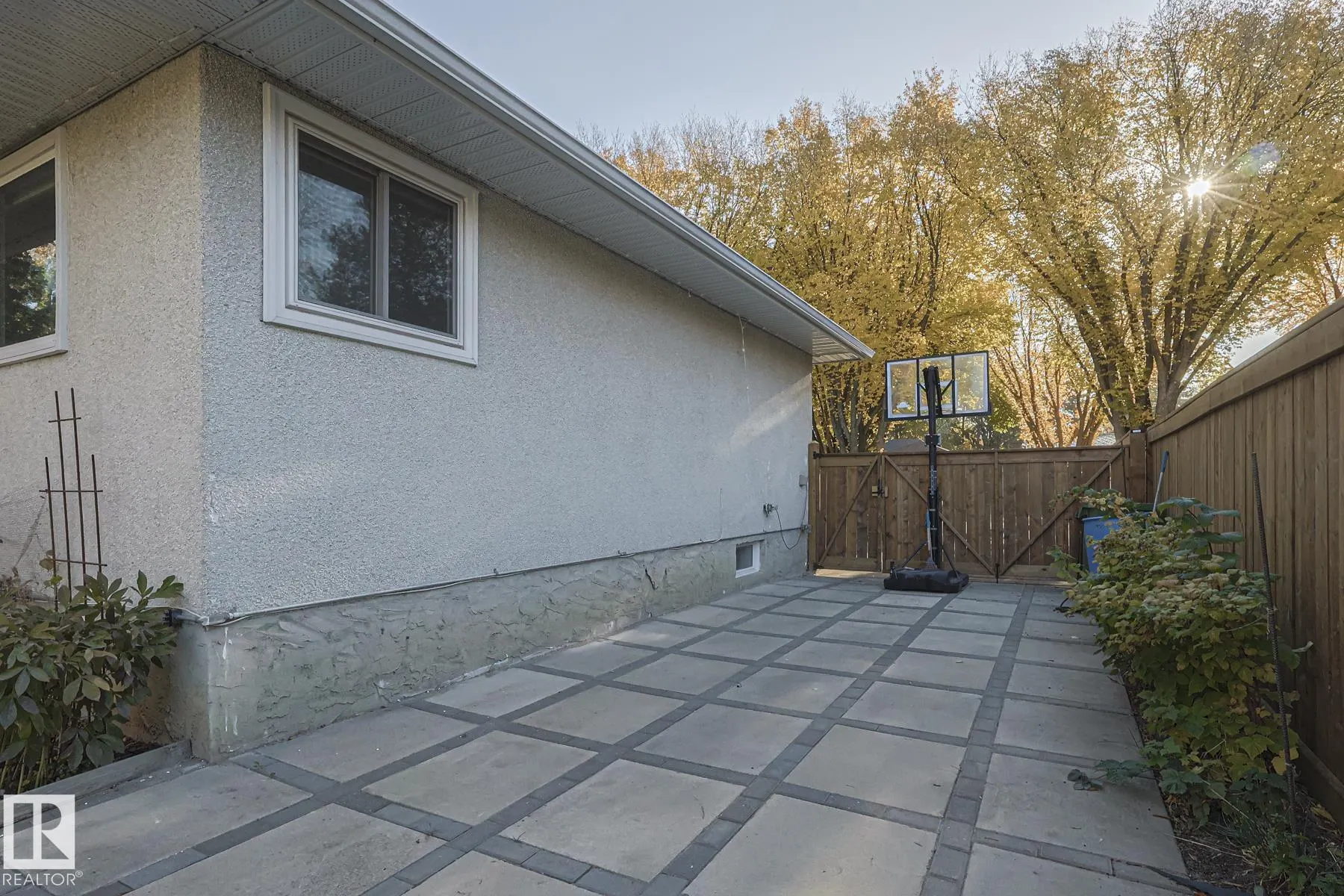 106 FOREST Drive