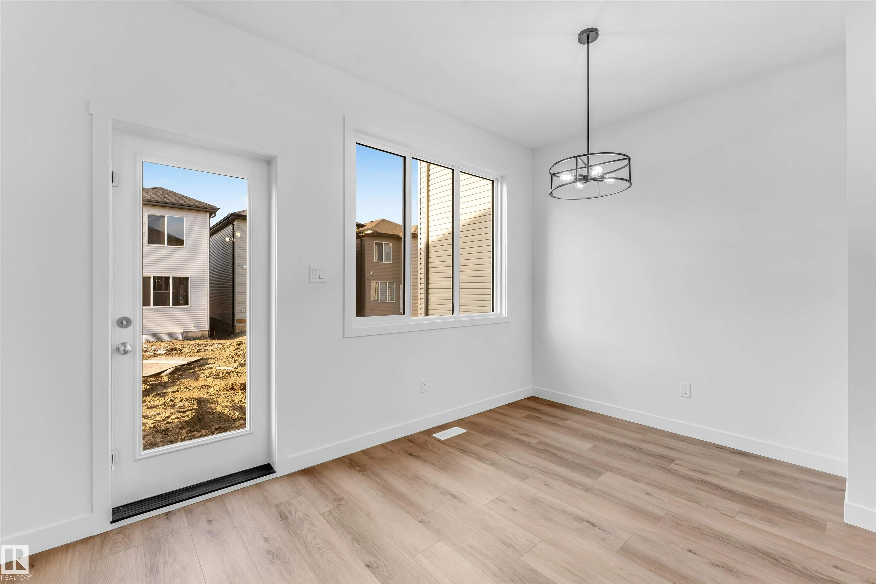 1216 13 Ave