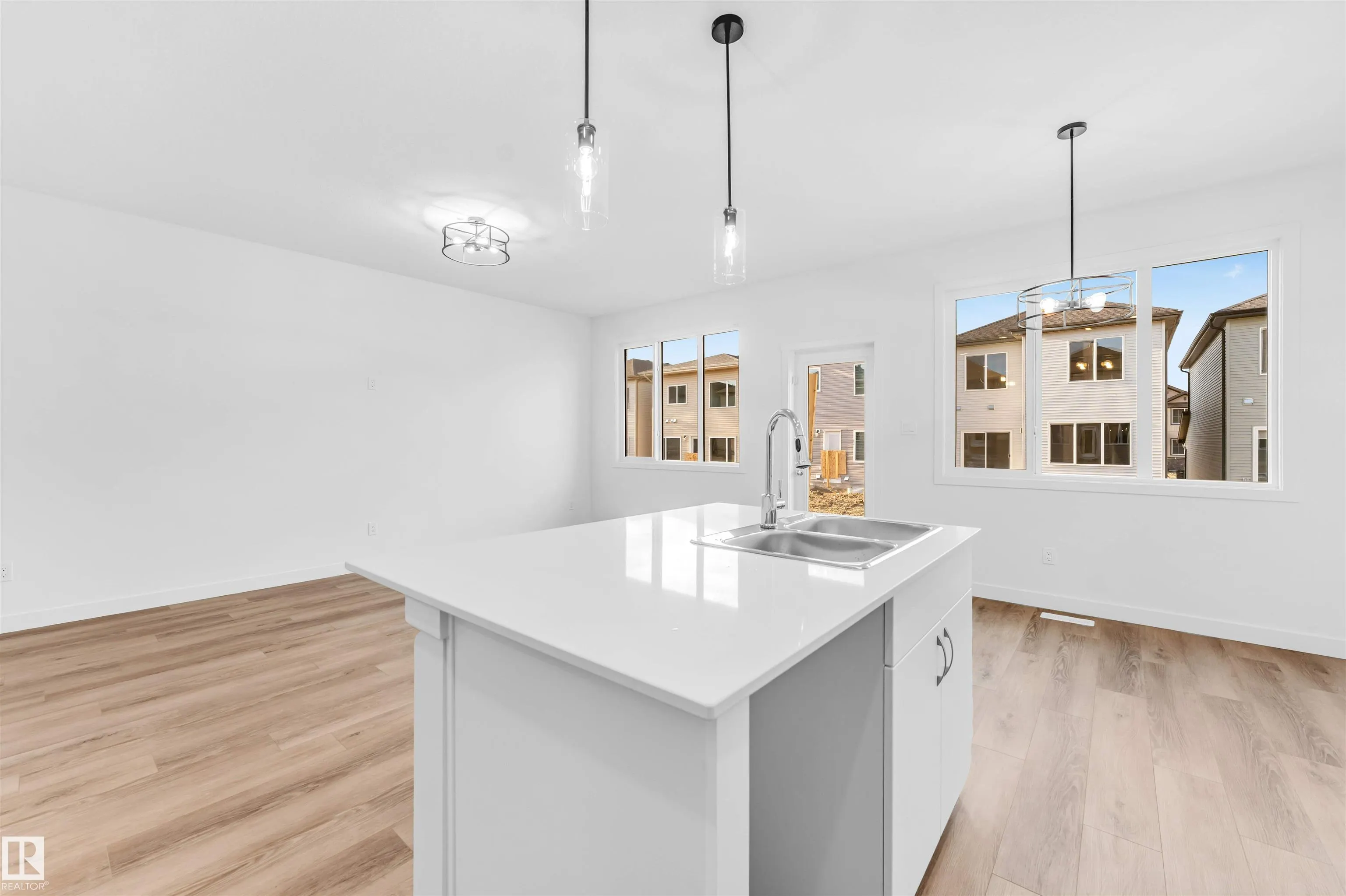 1216 13 Ave