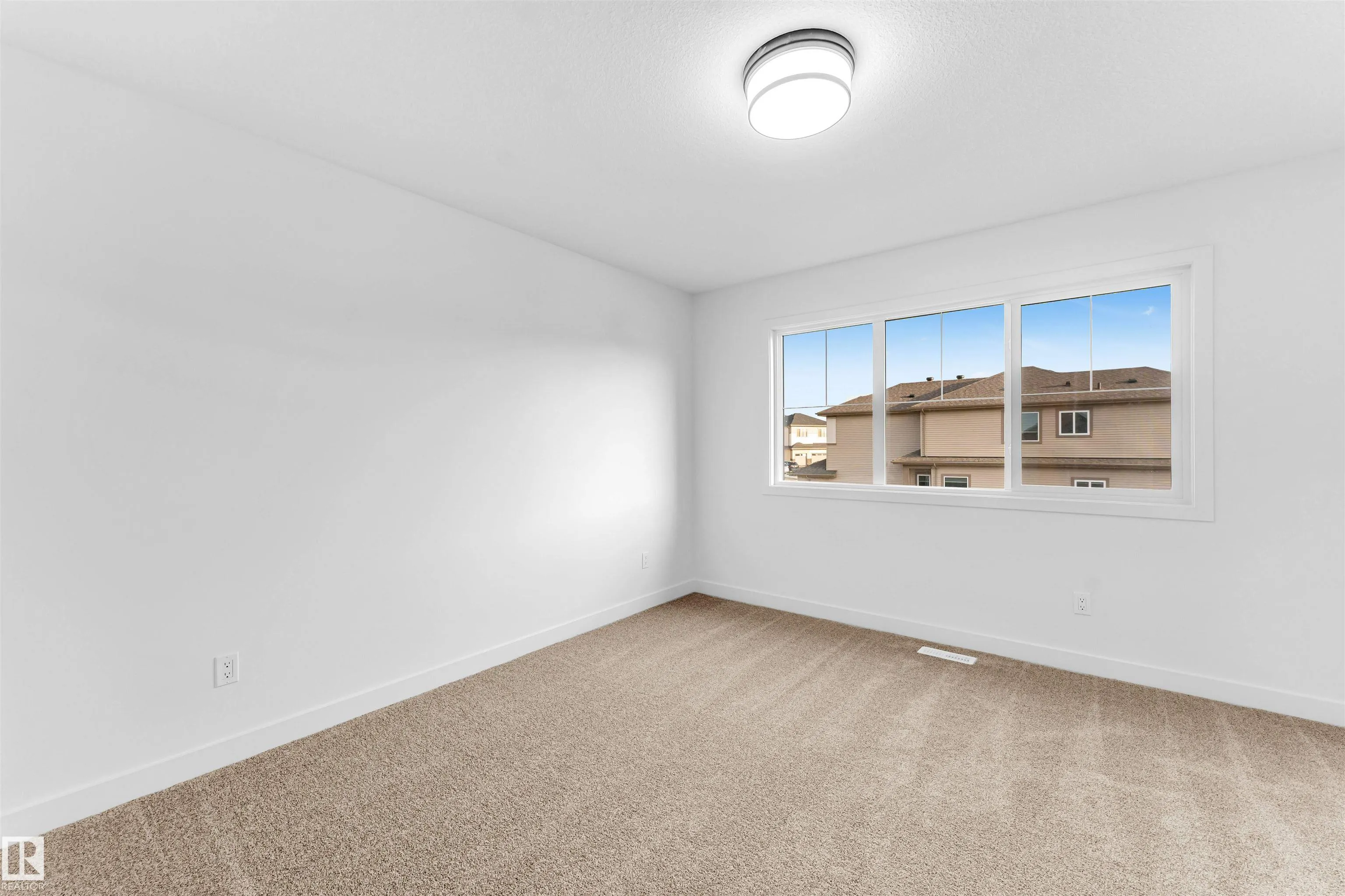 1216 13 Ave