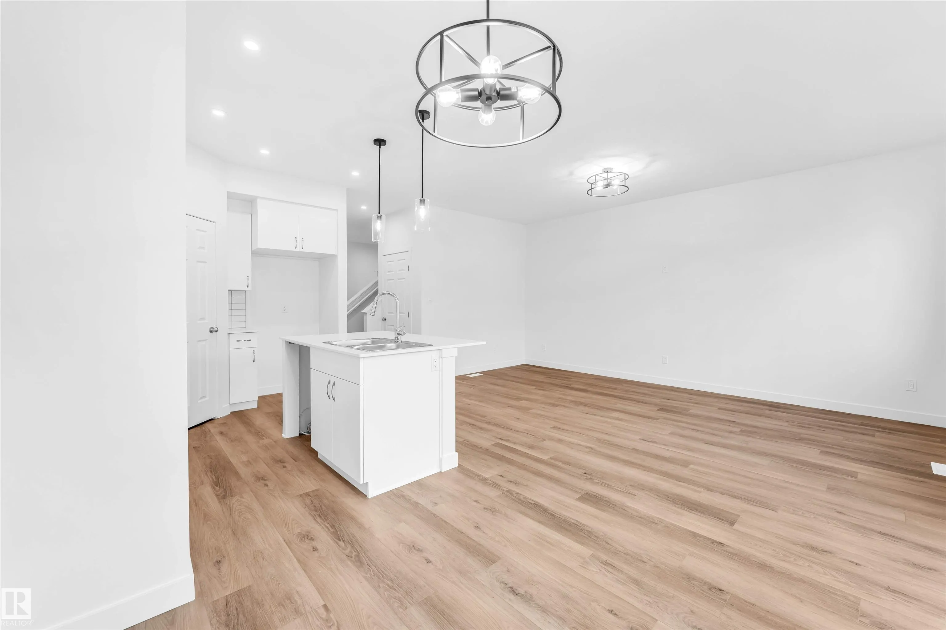 1216 13 Ave