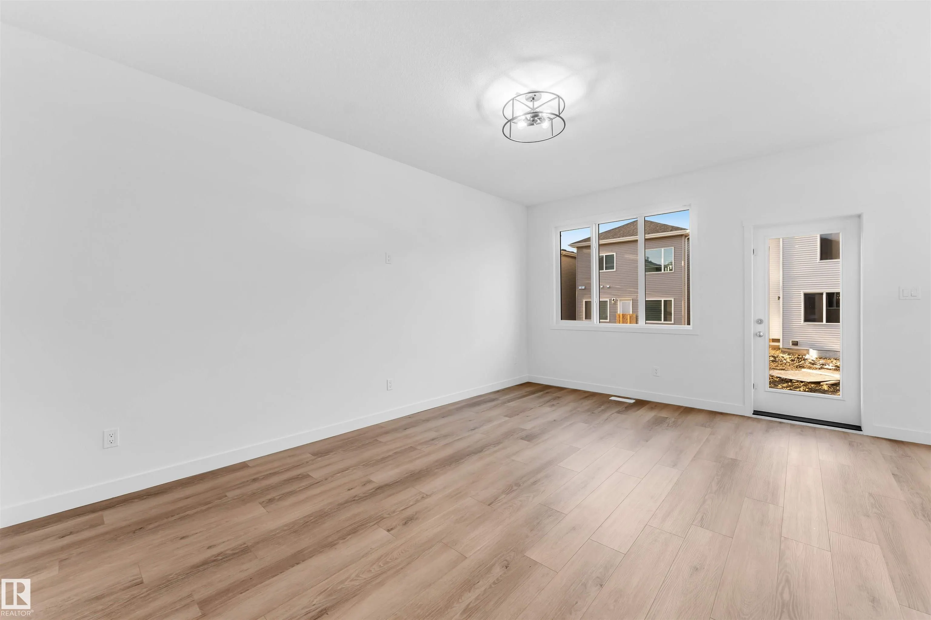 1216 13 Ave