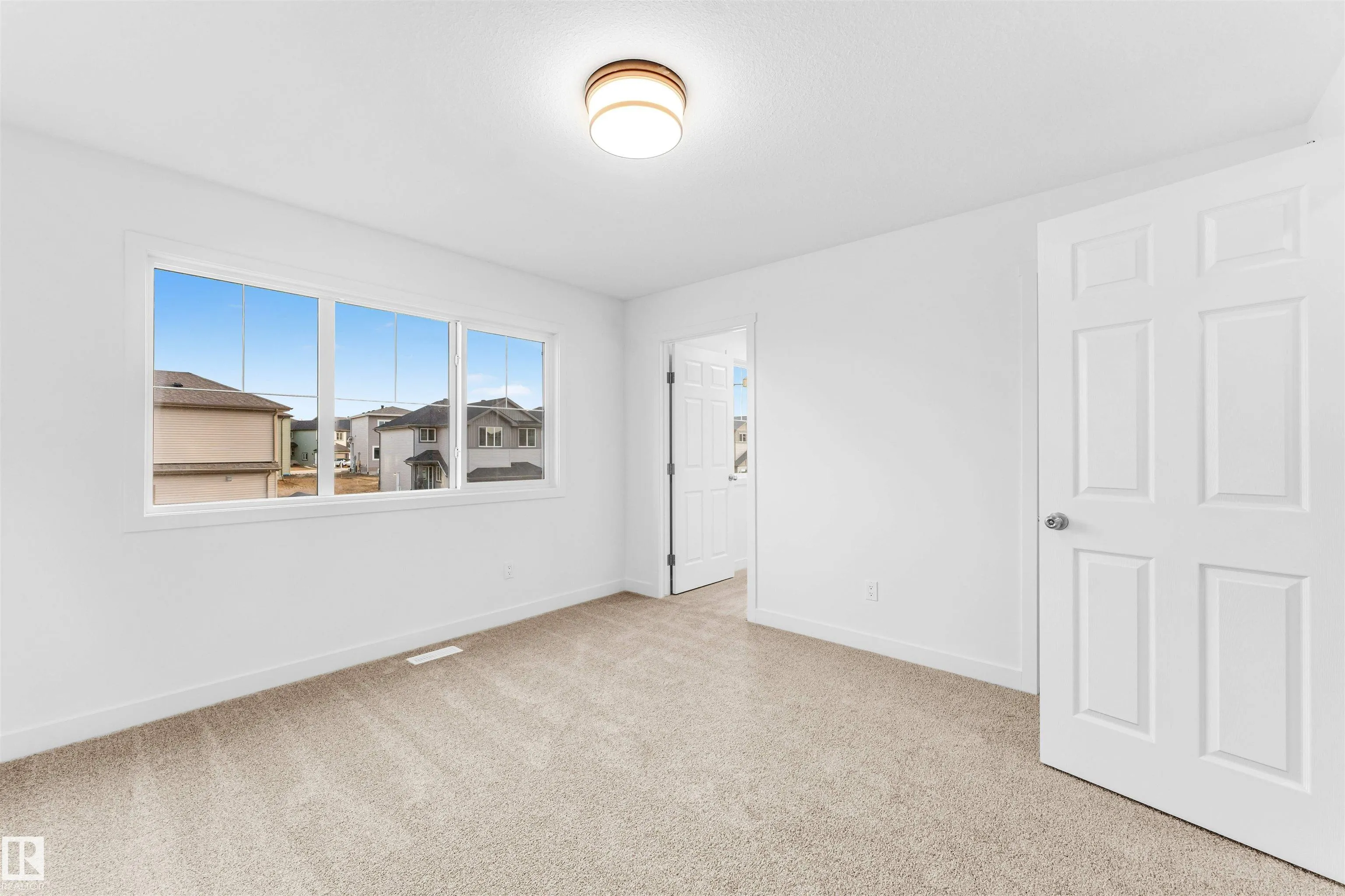 1216 13 Ave