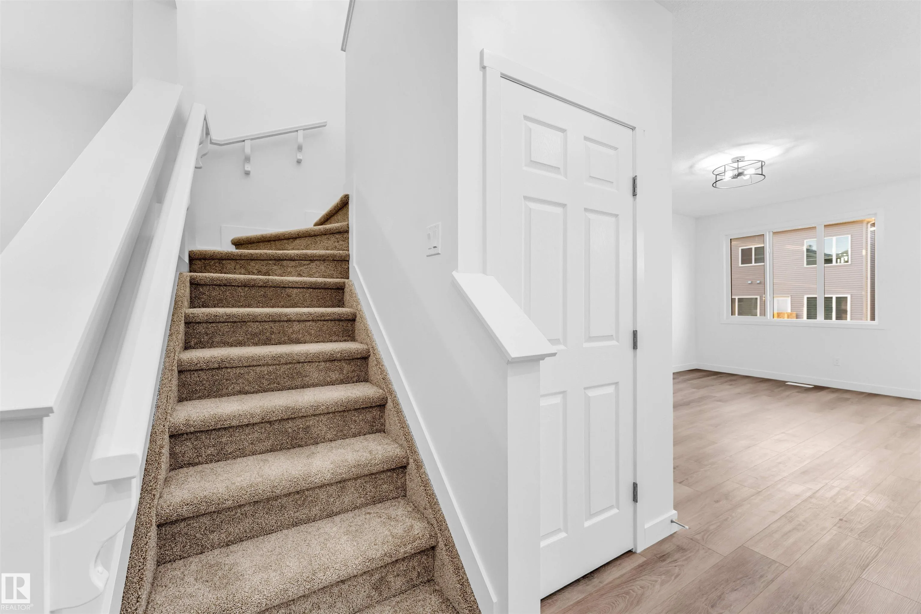 1216 13 Ave