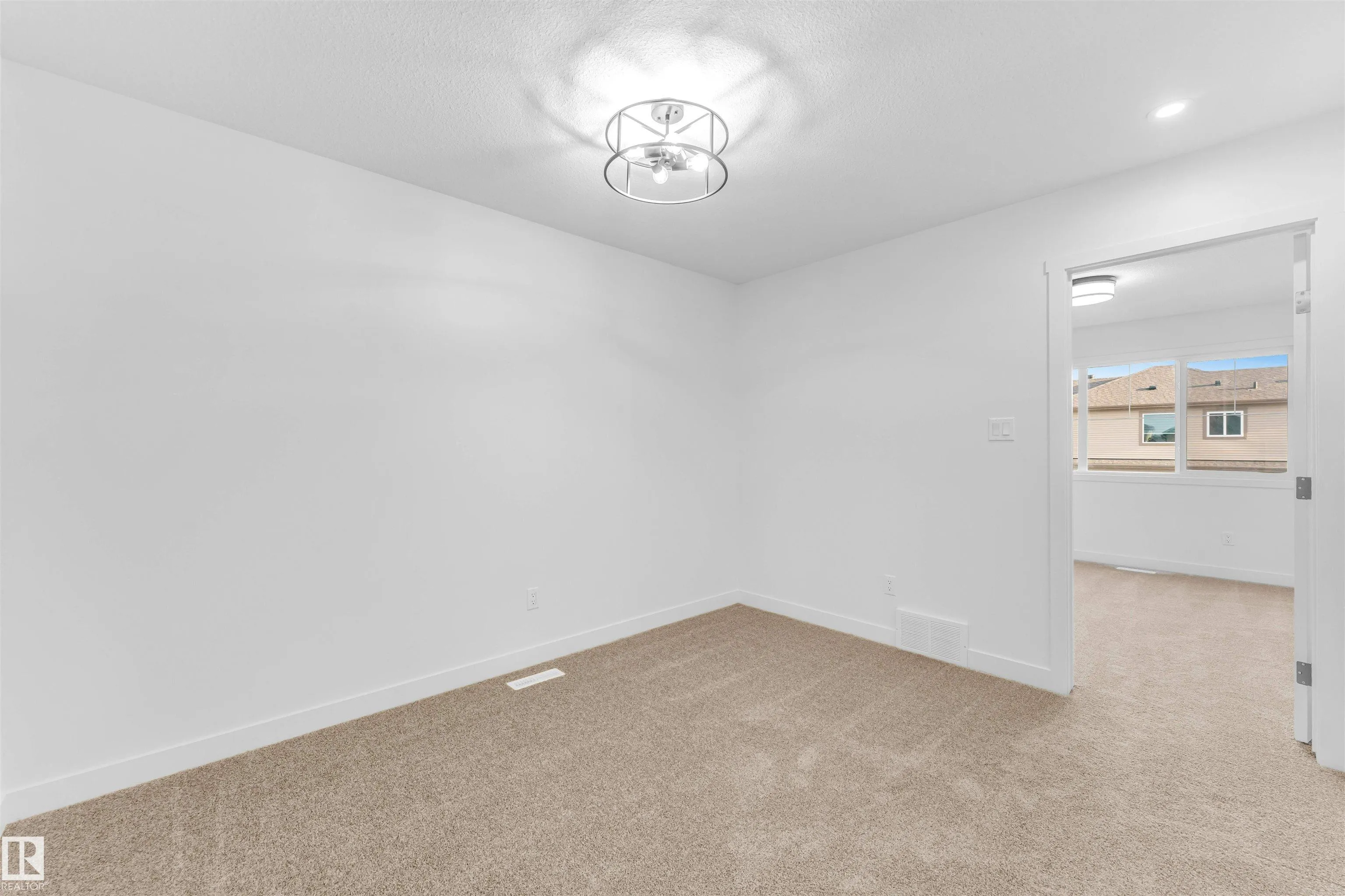 1216 13 Ave