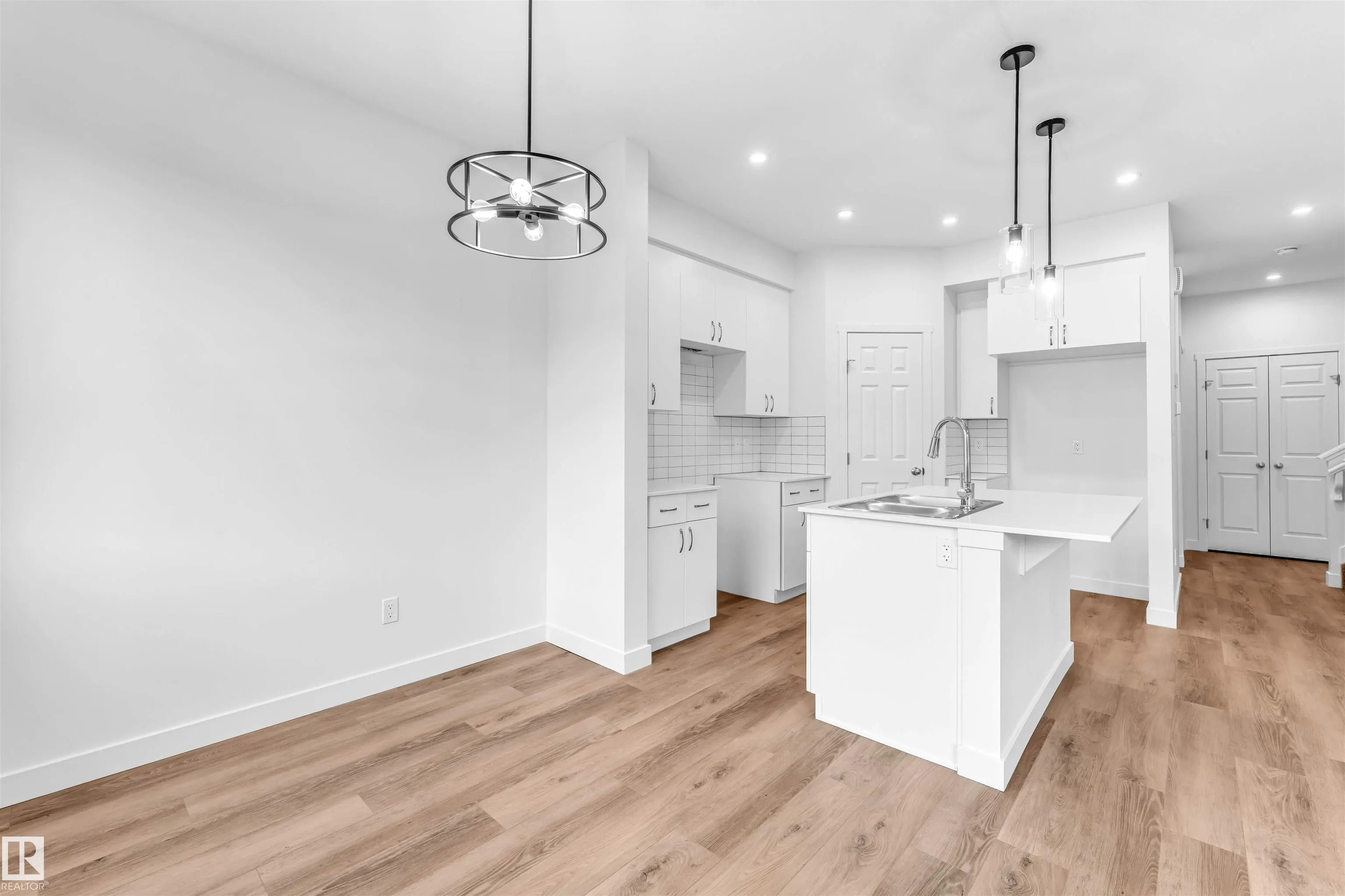 1216 13 Ave