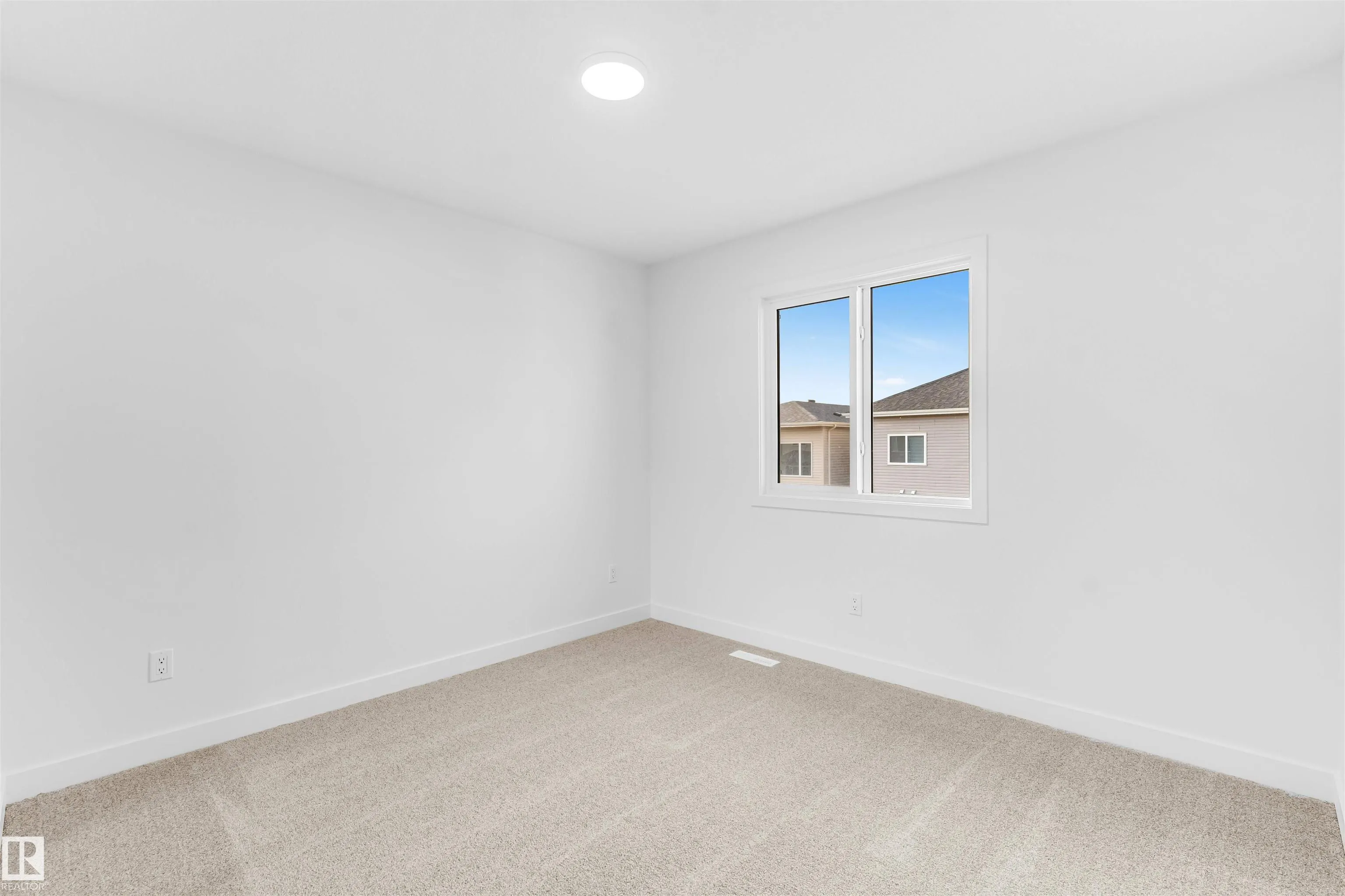 1216 13 Ave