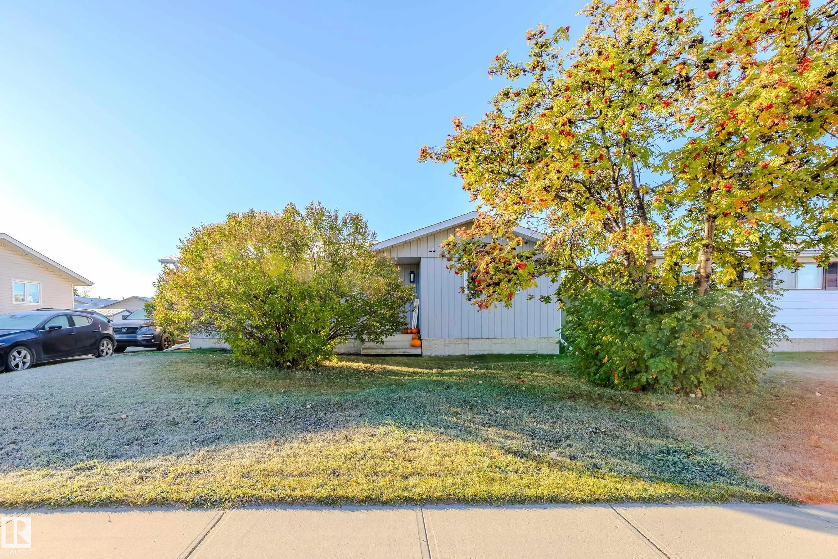 9713 100 Avenue
