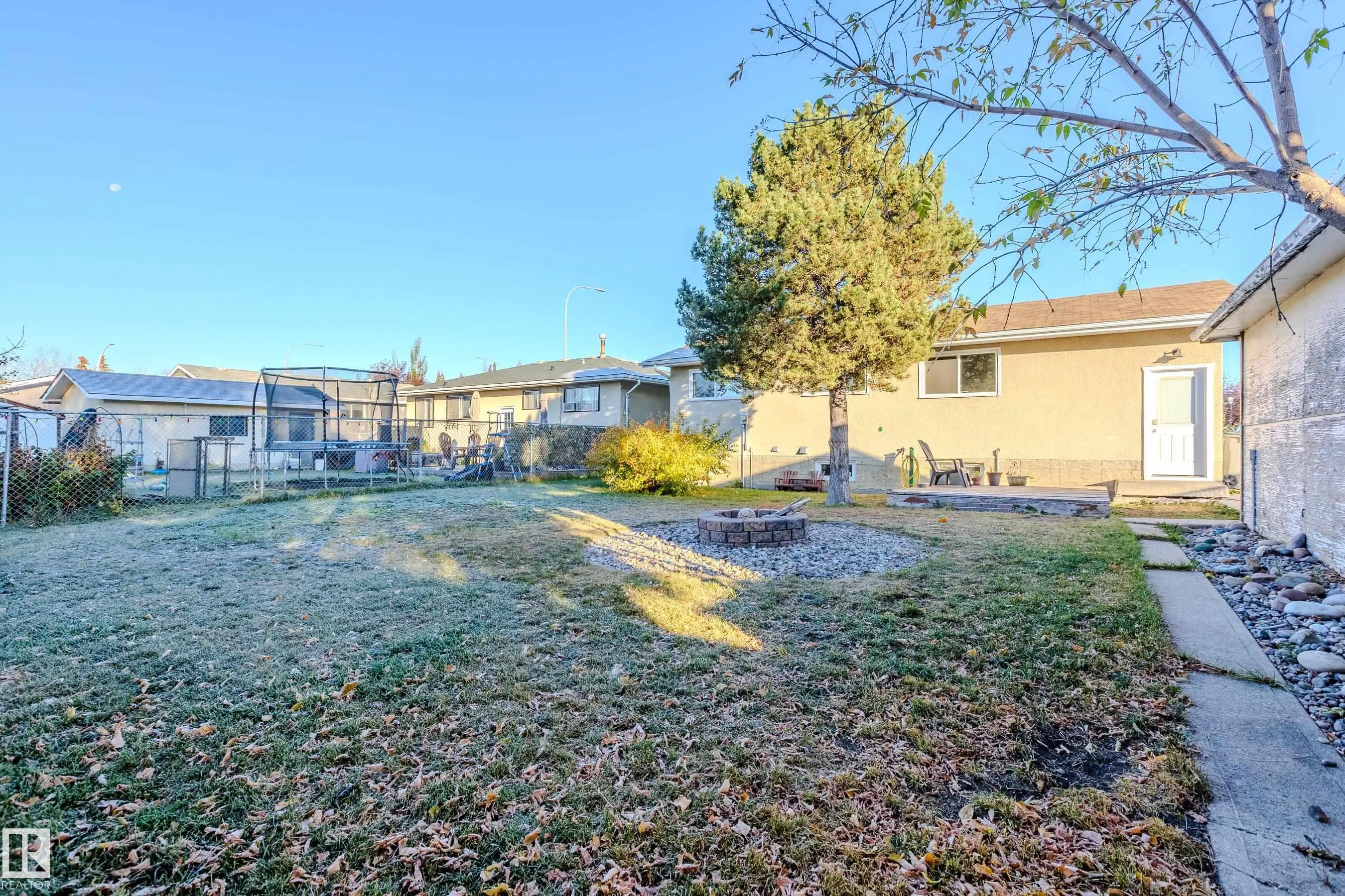9713 100 Avenue
