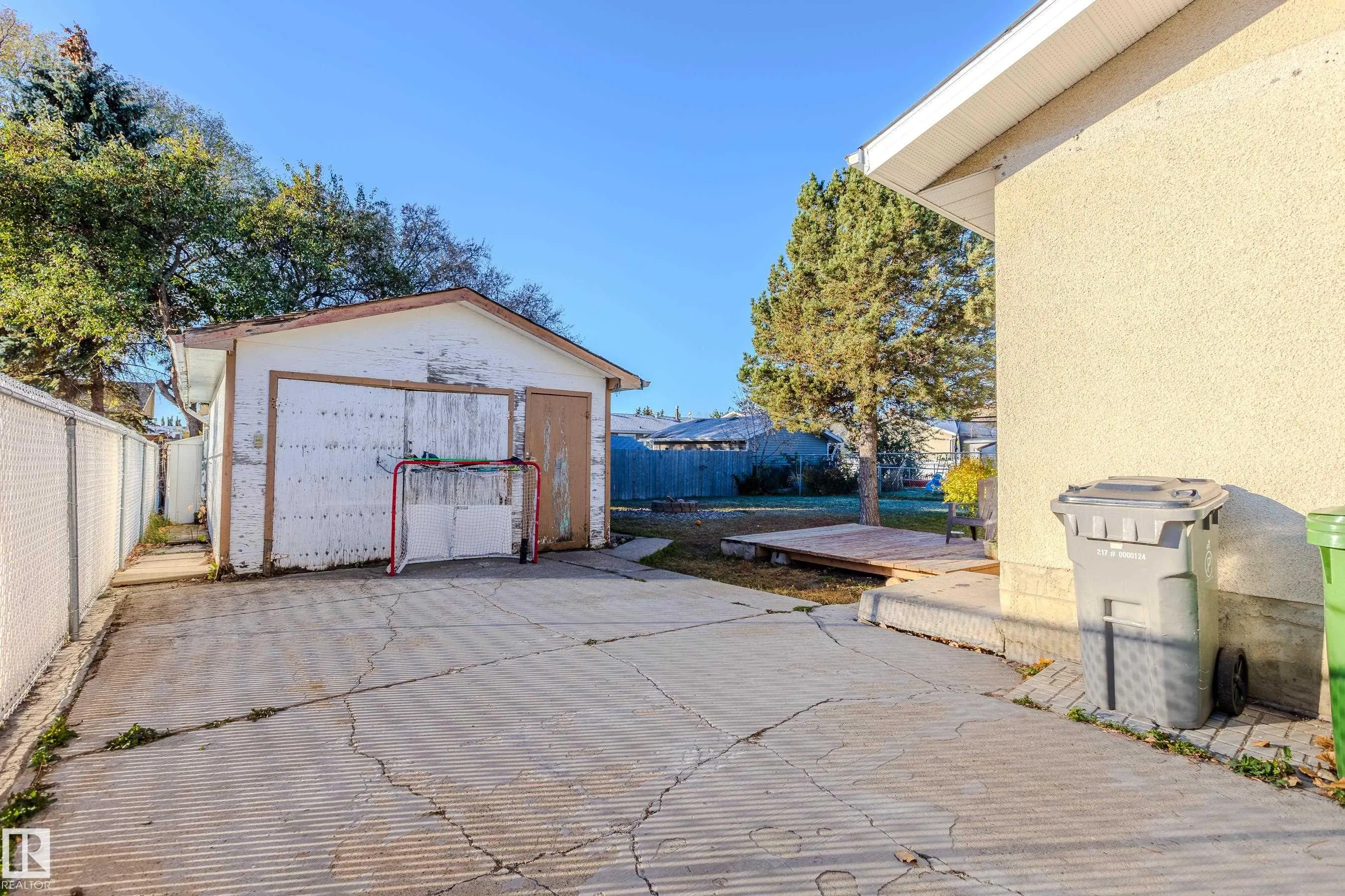 9713 100 Avenue