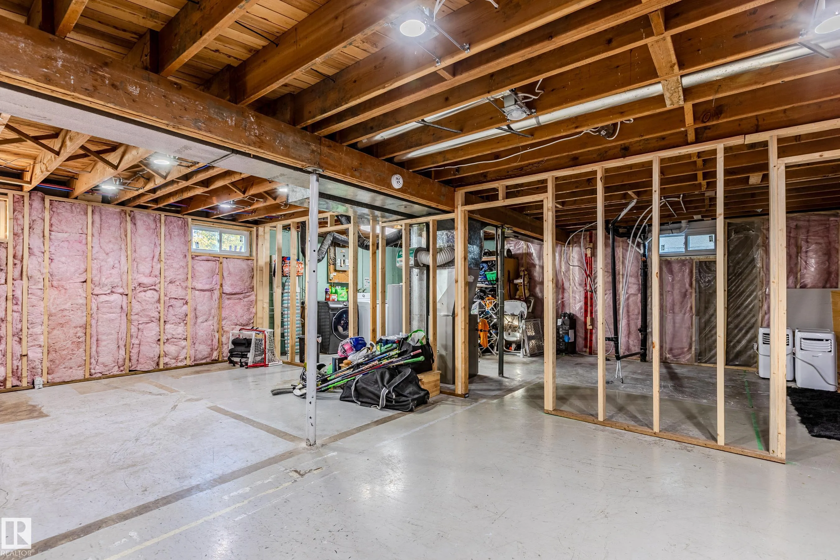 9713 100 Avenue