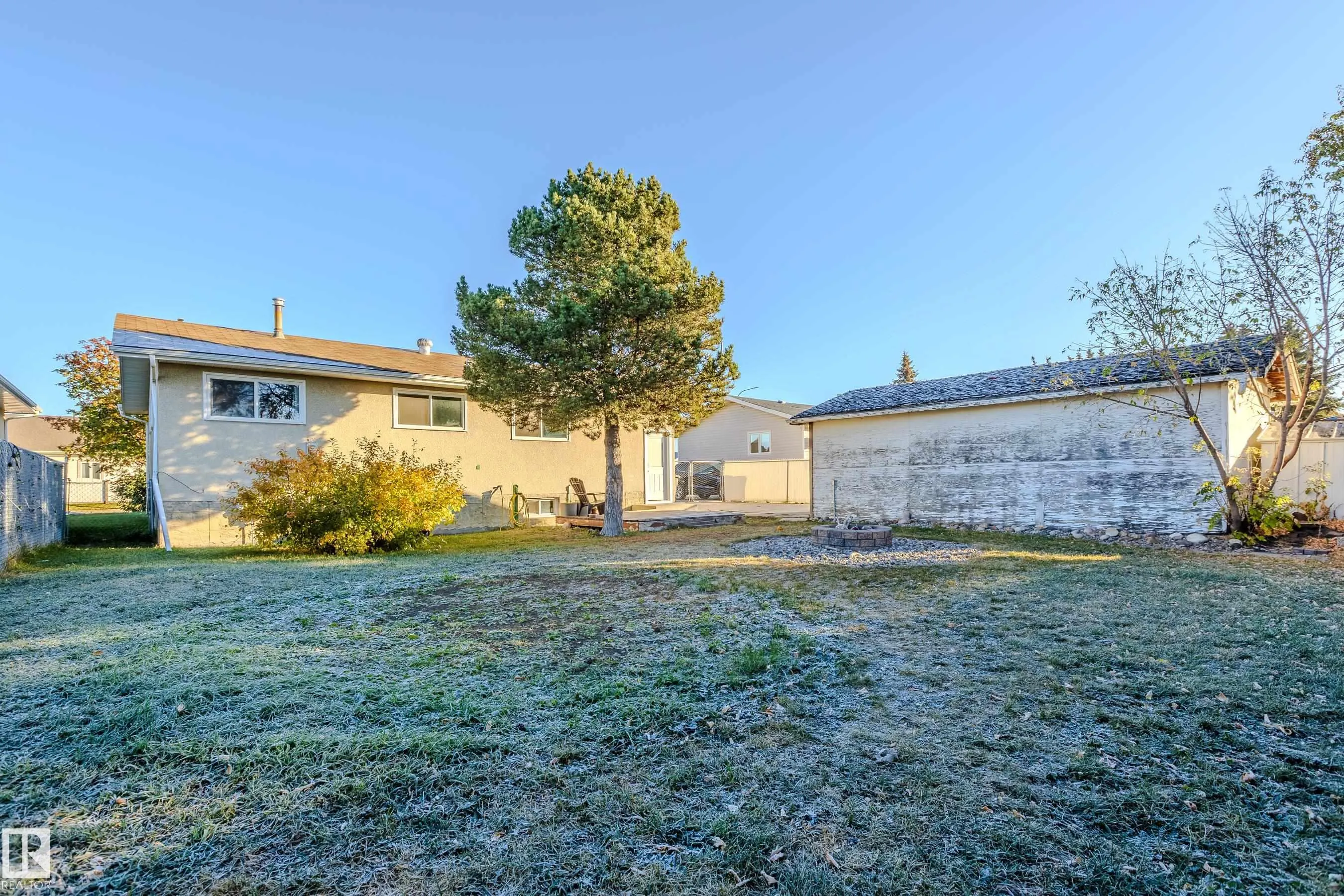 9713 100 Avenue