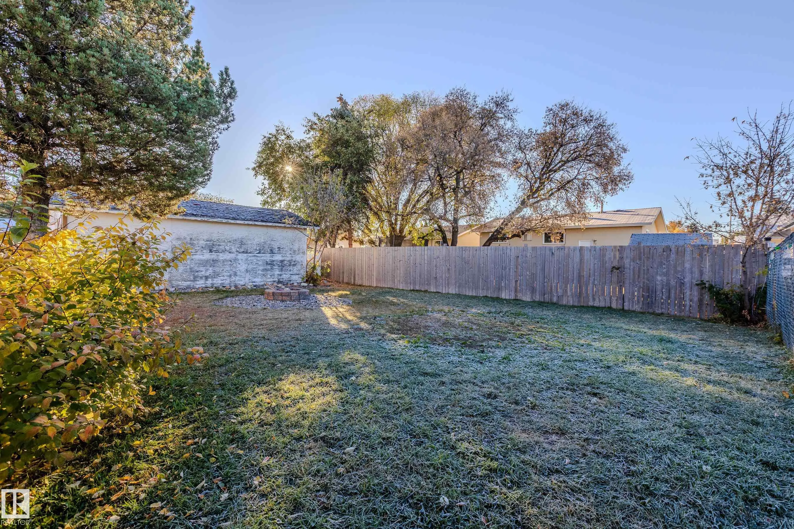 9713 100 Avenue