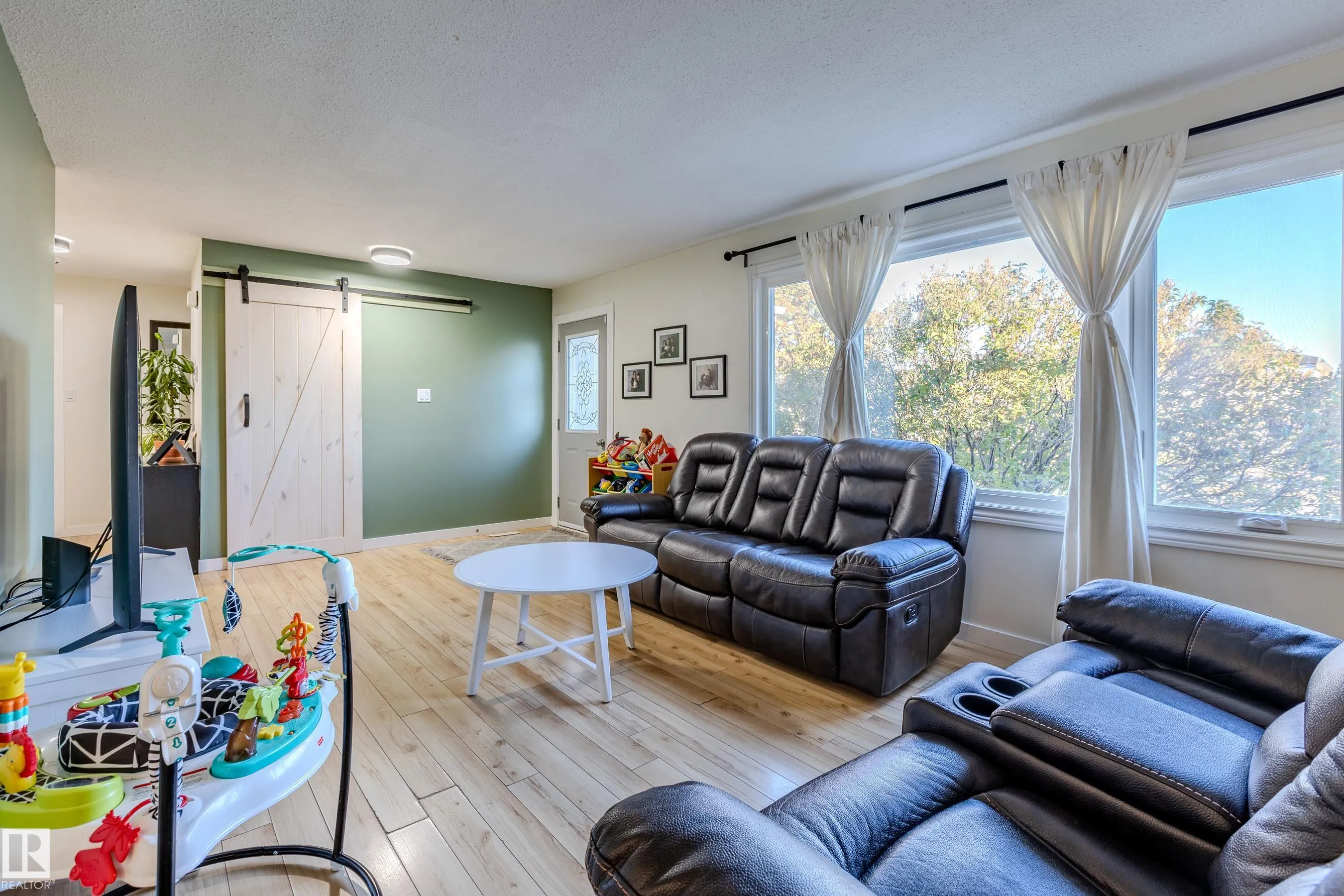 9713 100 Avenue