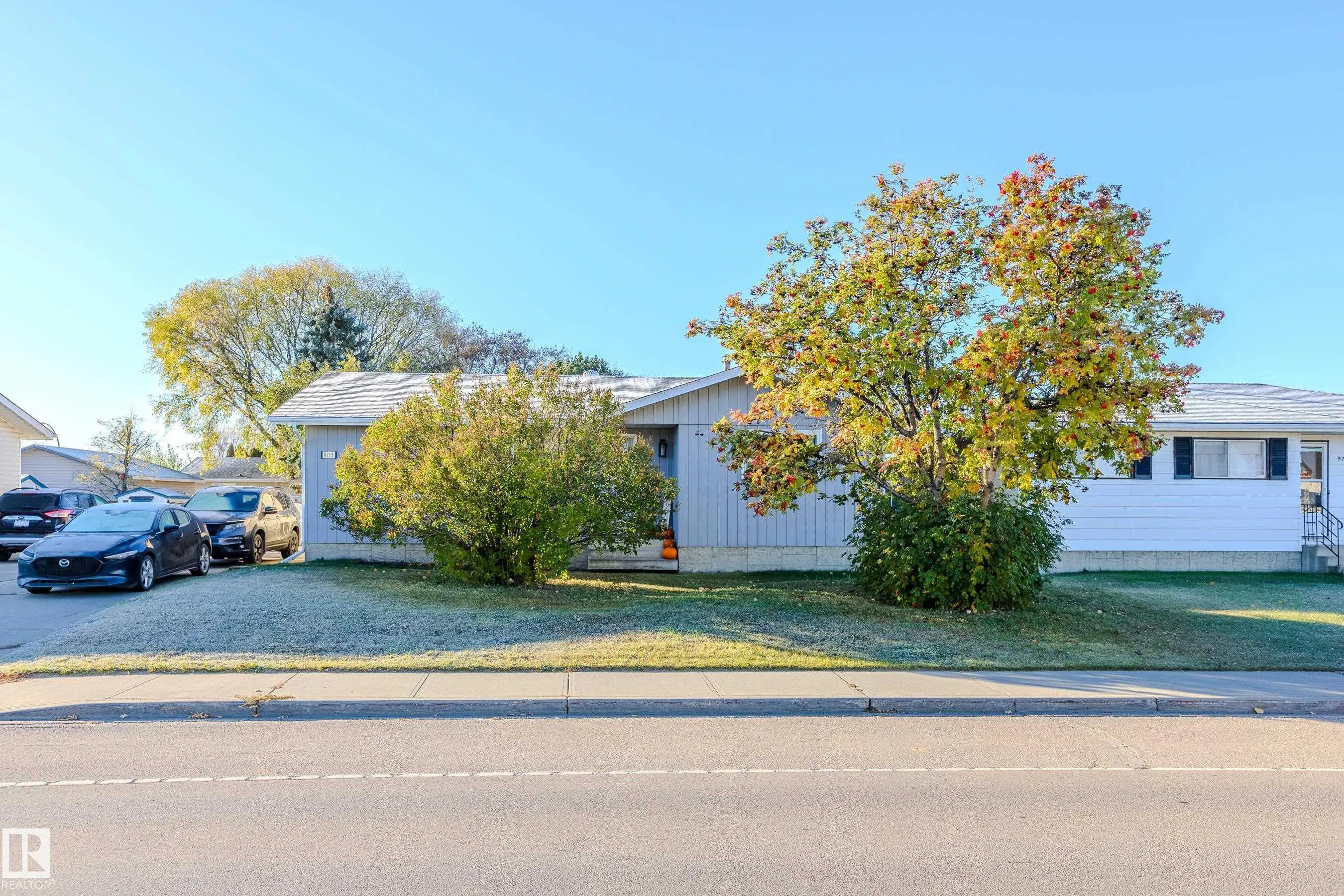 9713 100 Avenue