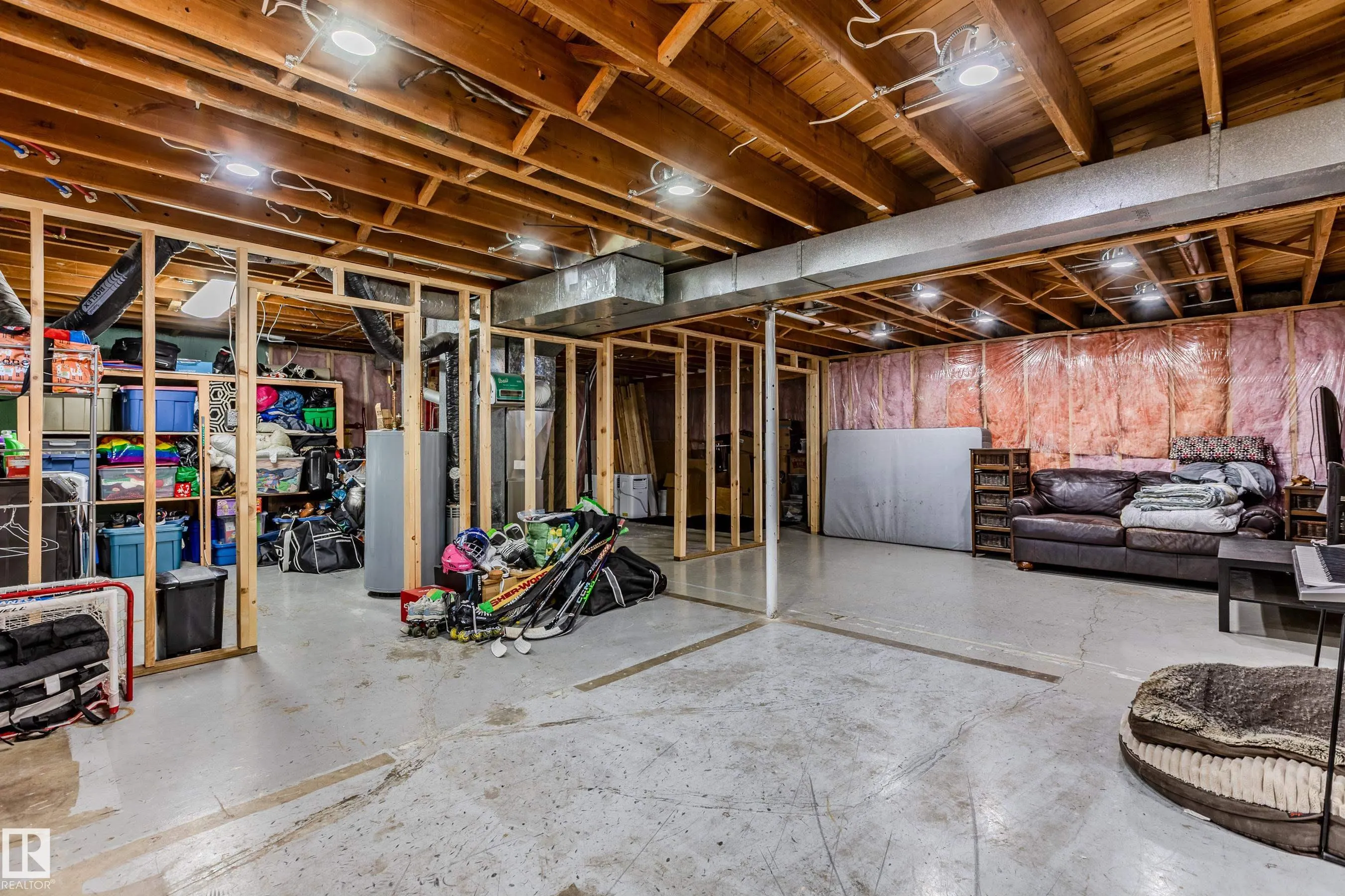 9713 100 Avenue