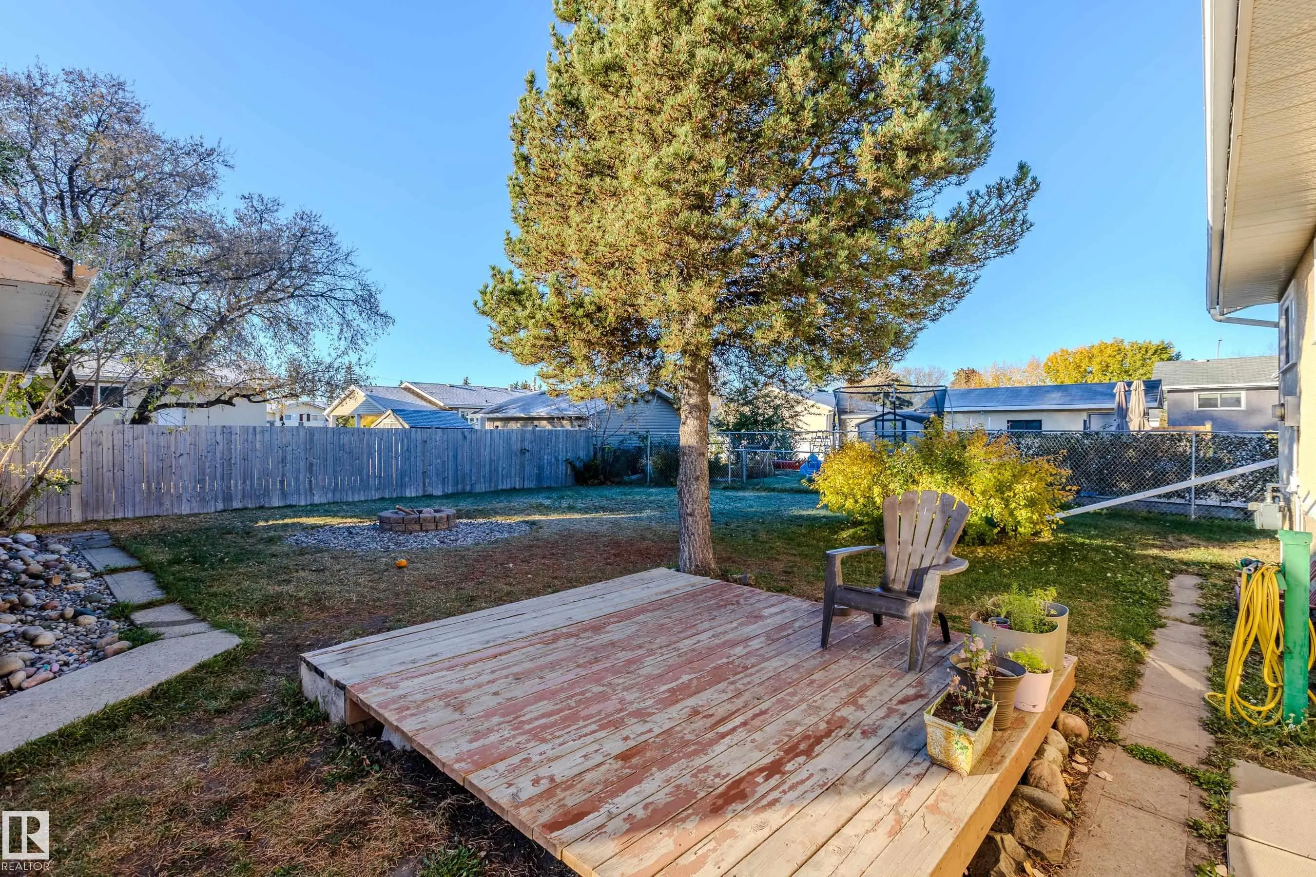 9713 100 Avenue